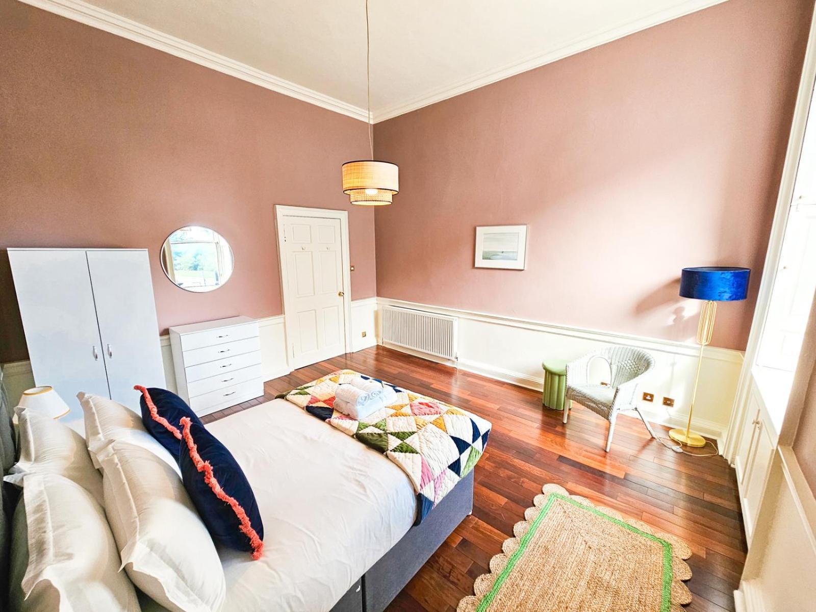 Appartement Spacious 2 Bedroom In The Heart Of New Town