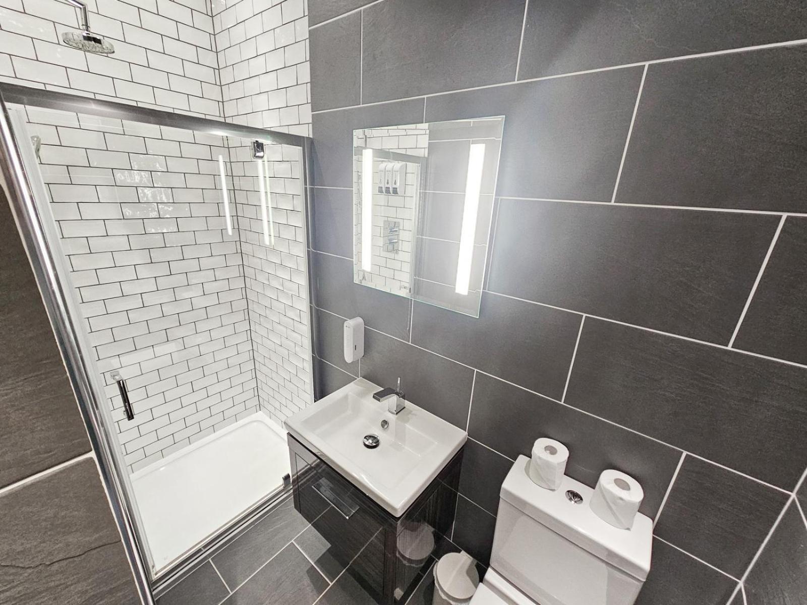 Spacious 2 Bedroom In The Heart Of New Town *