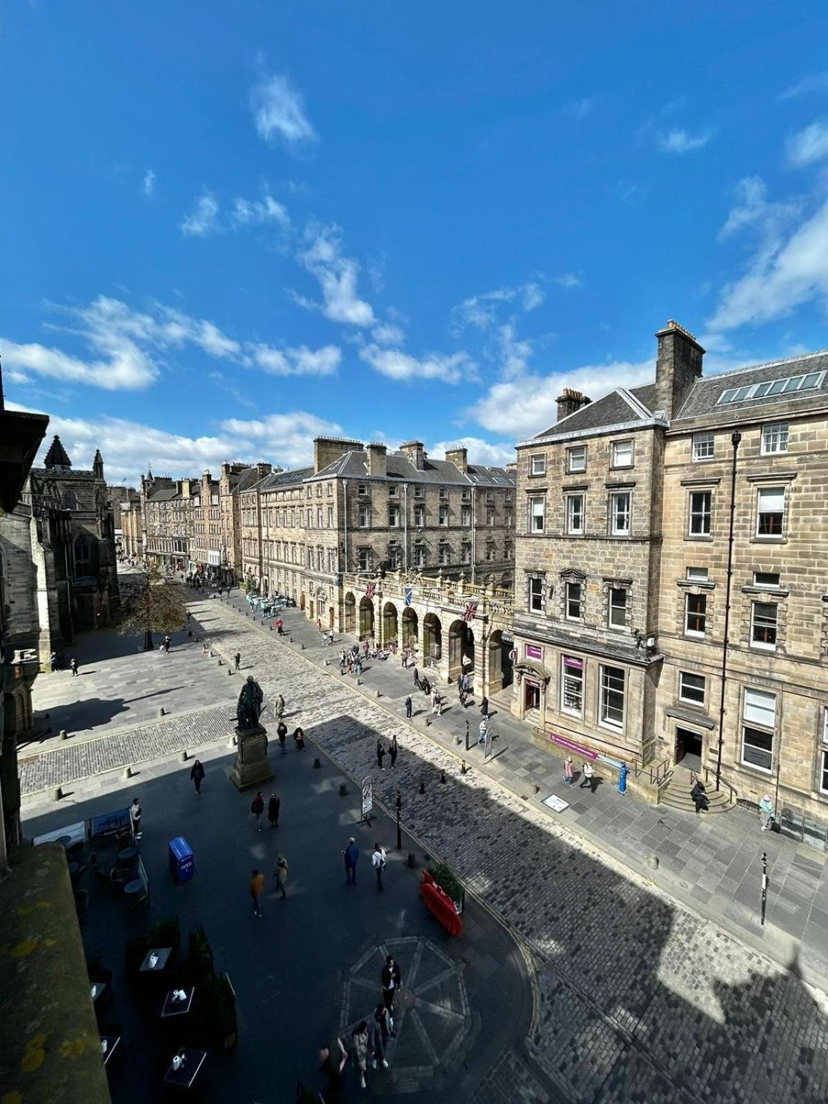 Apartment Parliament Sq