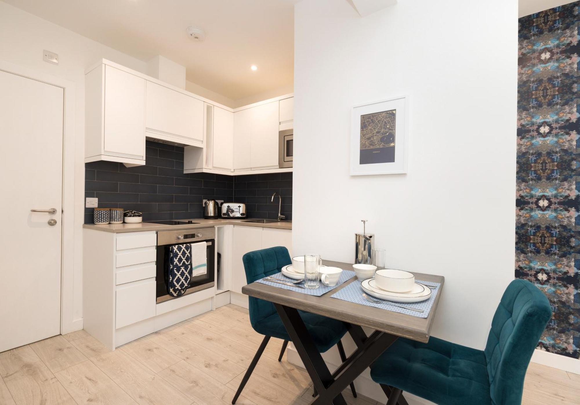 Apartment Stylish Mews House Old Town 1-br With Parking *