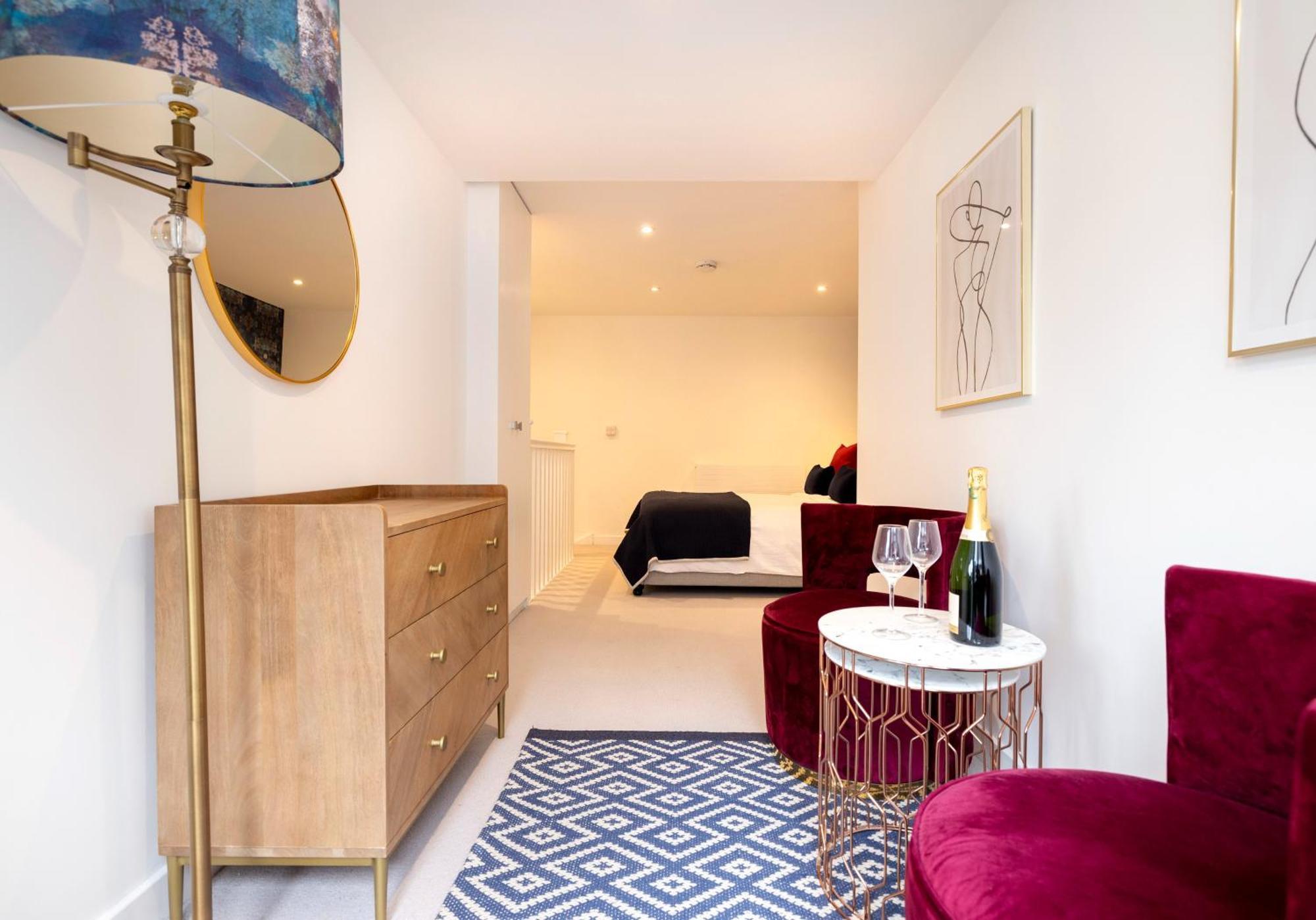 Stylish Mews House Old Town 1-br With Parking Edinburgh