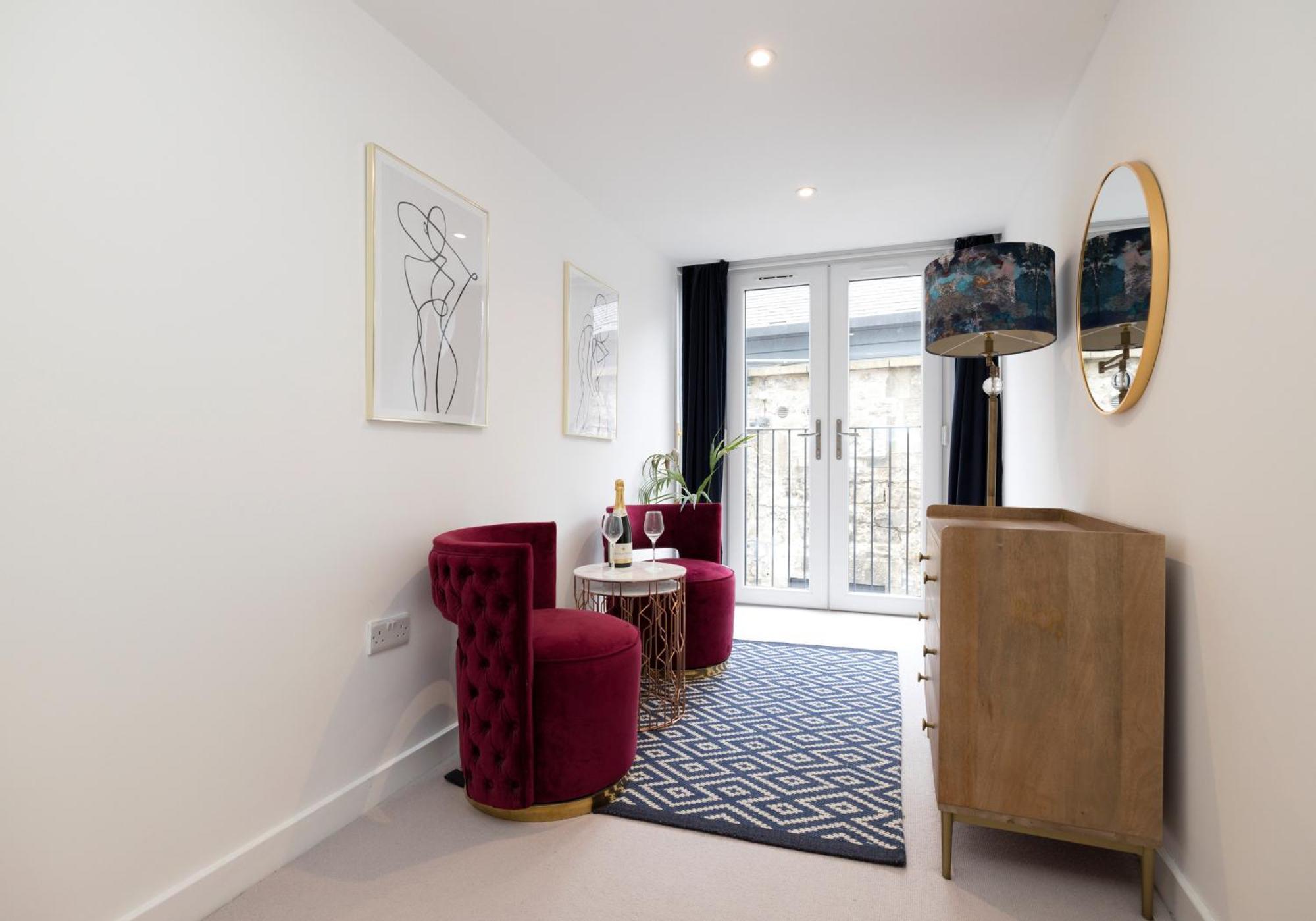 Apartment Stylish Mews House Old Town 1-br With Parking *