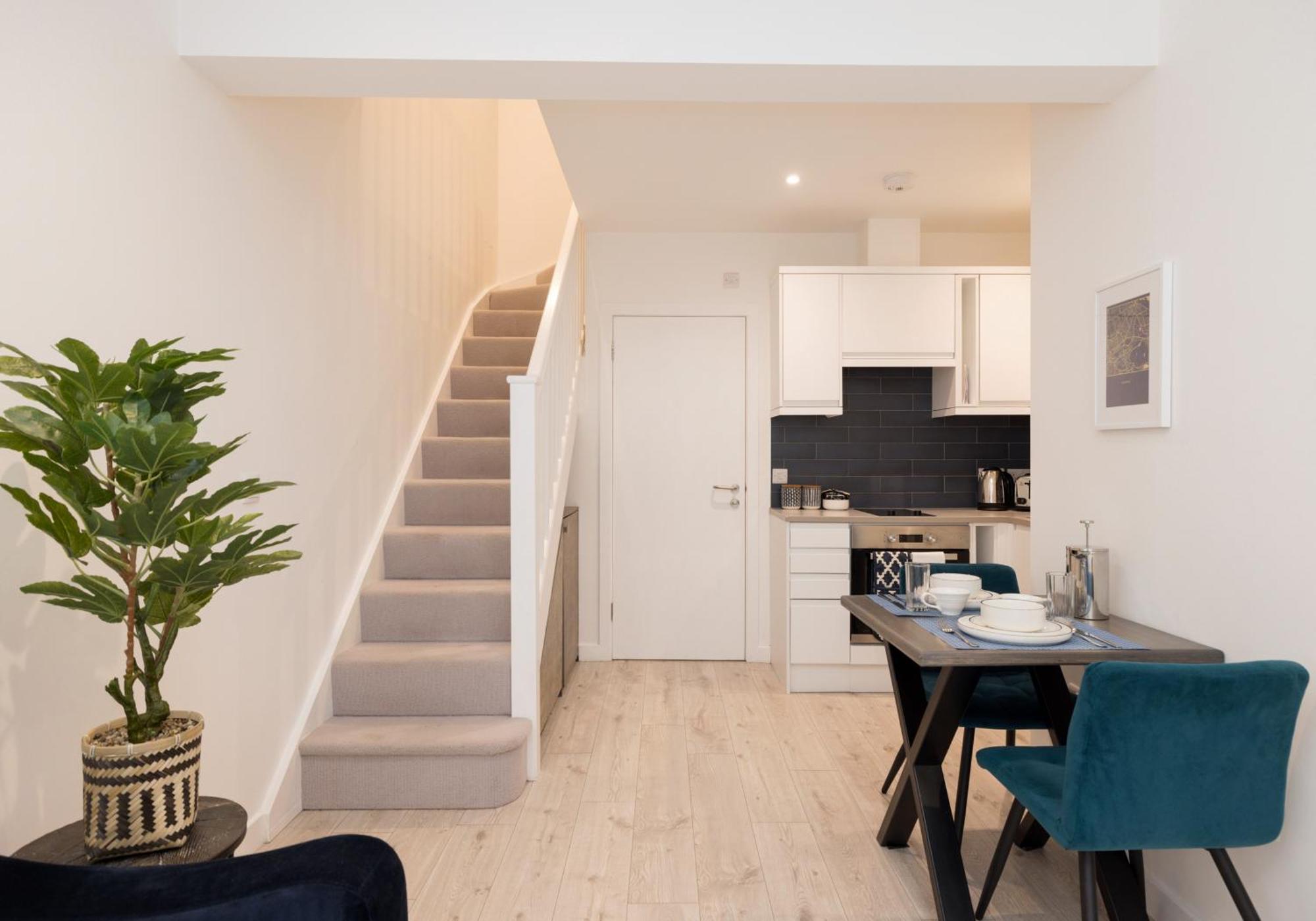 Stylish Mews House Old Town 1-br With Parking Edinburgh