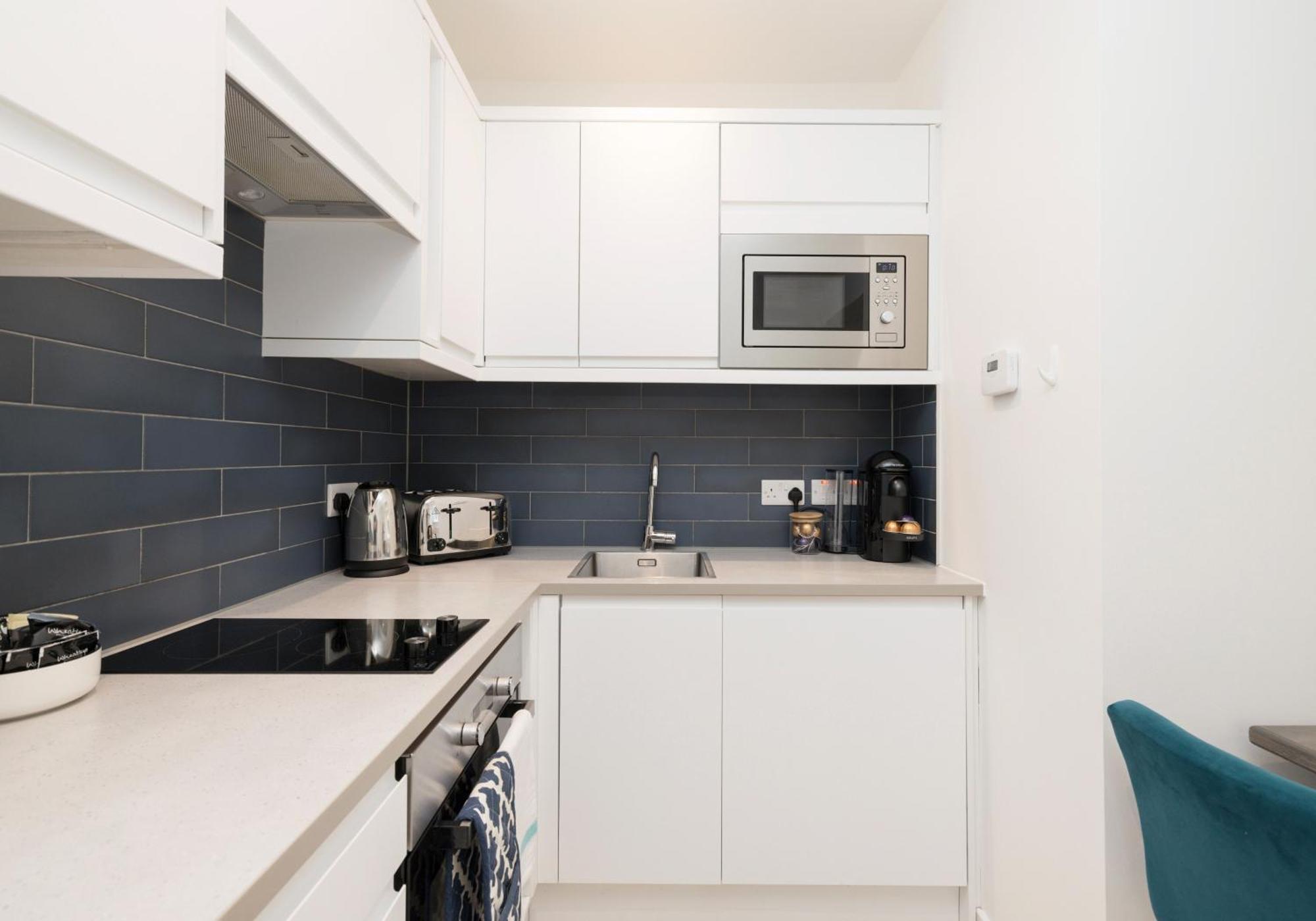 Stylish Mews House Old Town 1-br With Parking