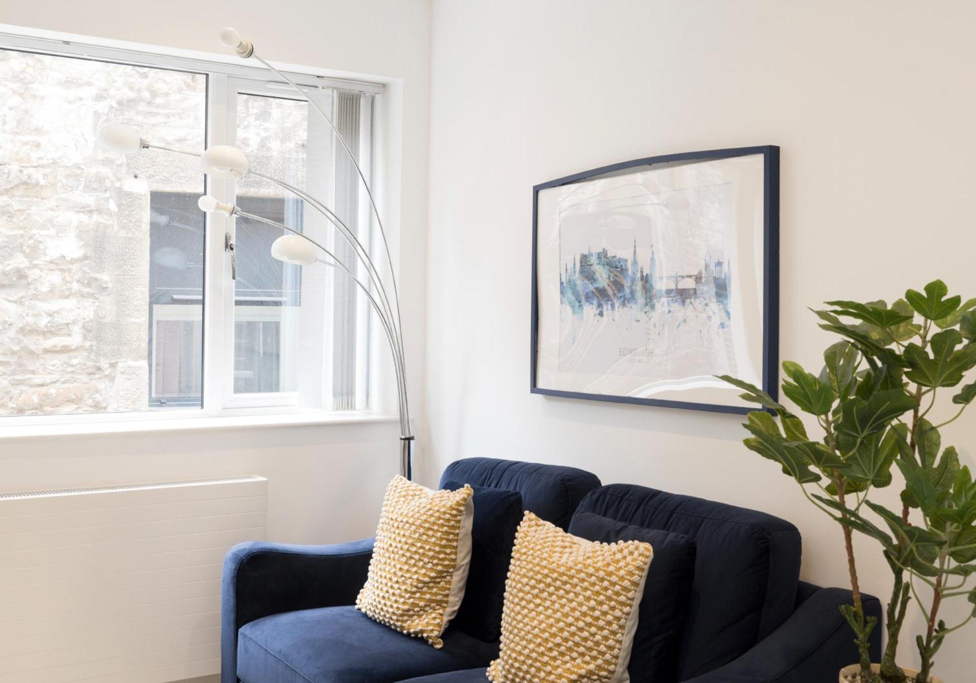 Stylish Mews House Old Town 1-br With Parking Apartment