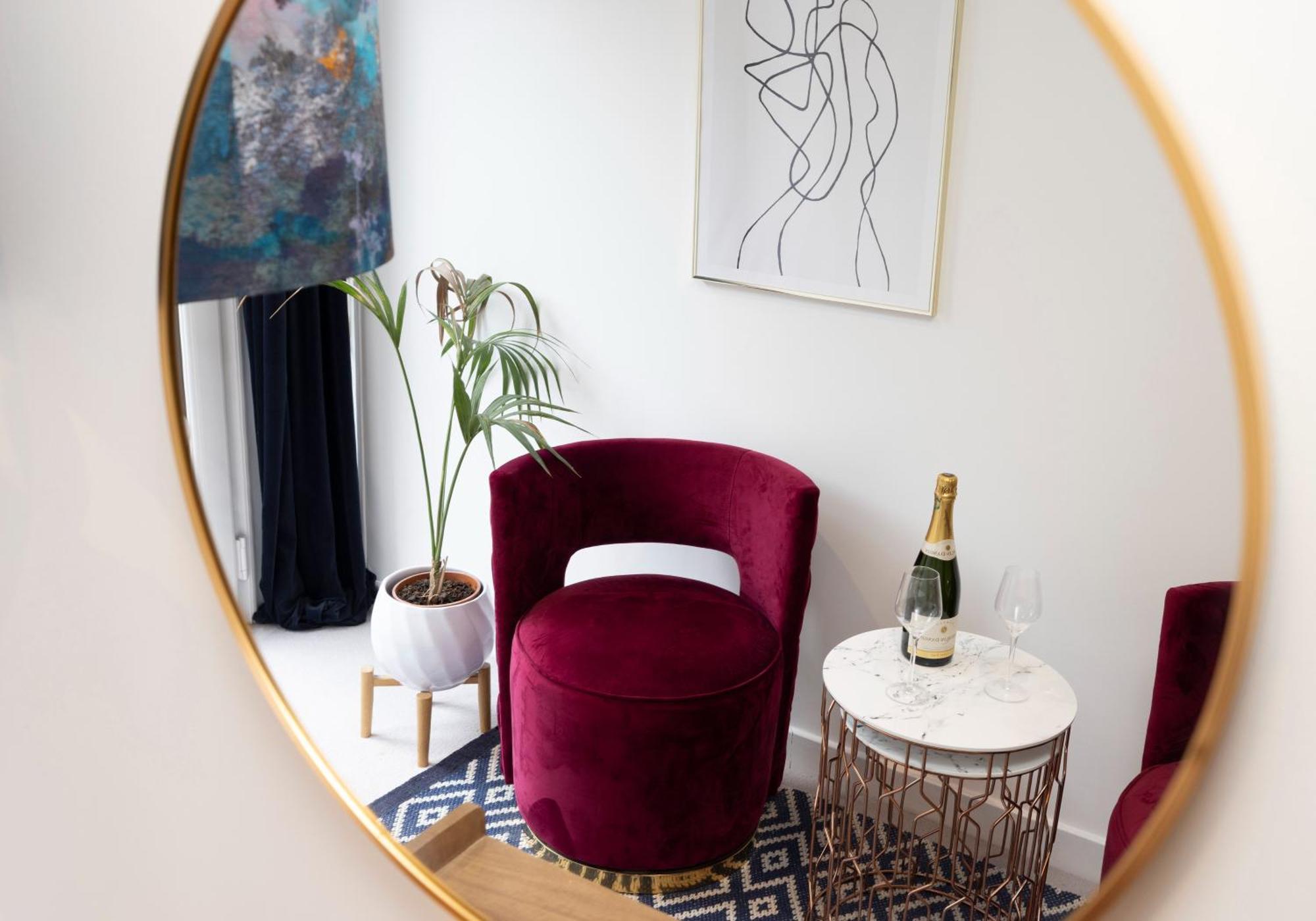 Stylish Mews House Old Town 1-br With Parking Apartment *