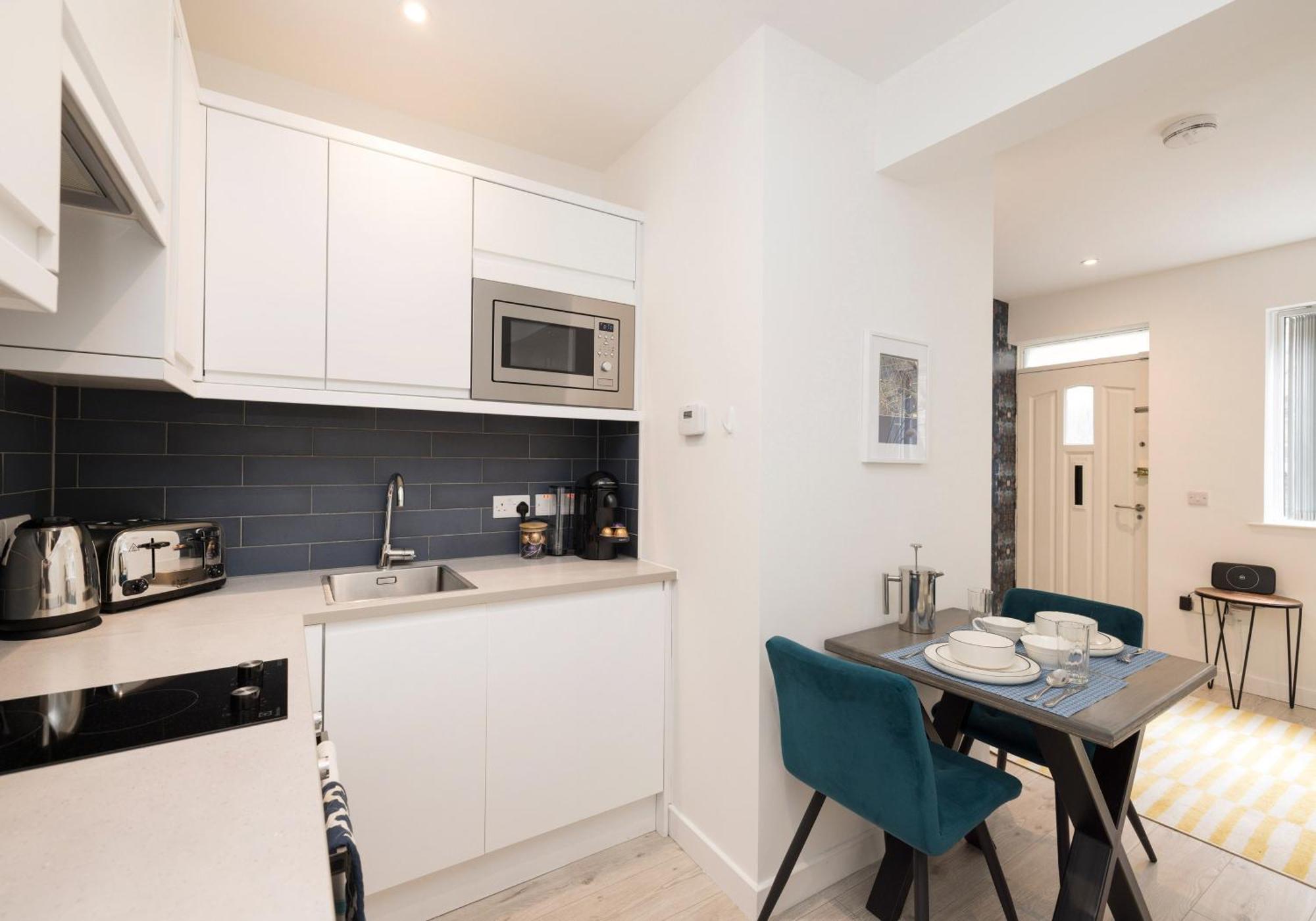Apartment Stylish Mews House Old Town 1-br With Parking *