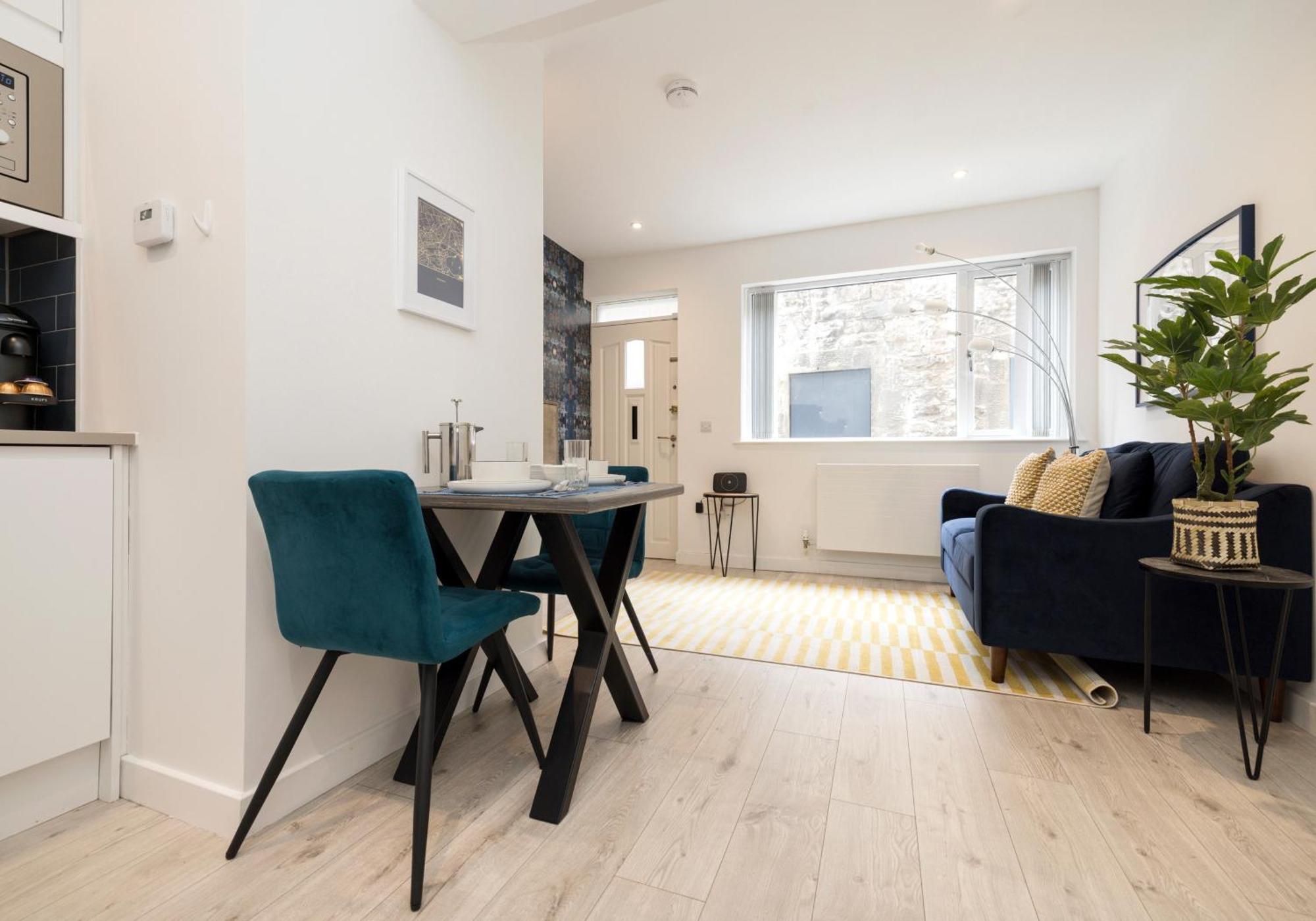 Stylish Mews House Old Town 1-br With Parking Apartment Edinburgh