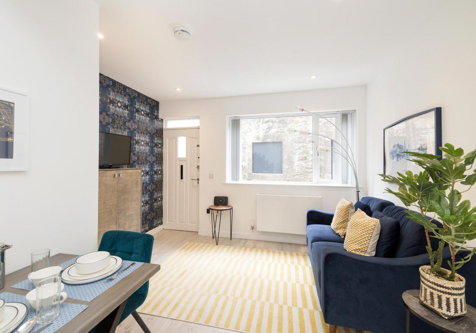 Apartment Stylish Mews House Old Town 1-br With Parking