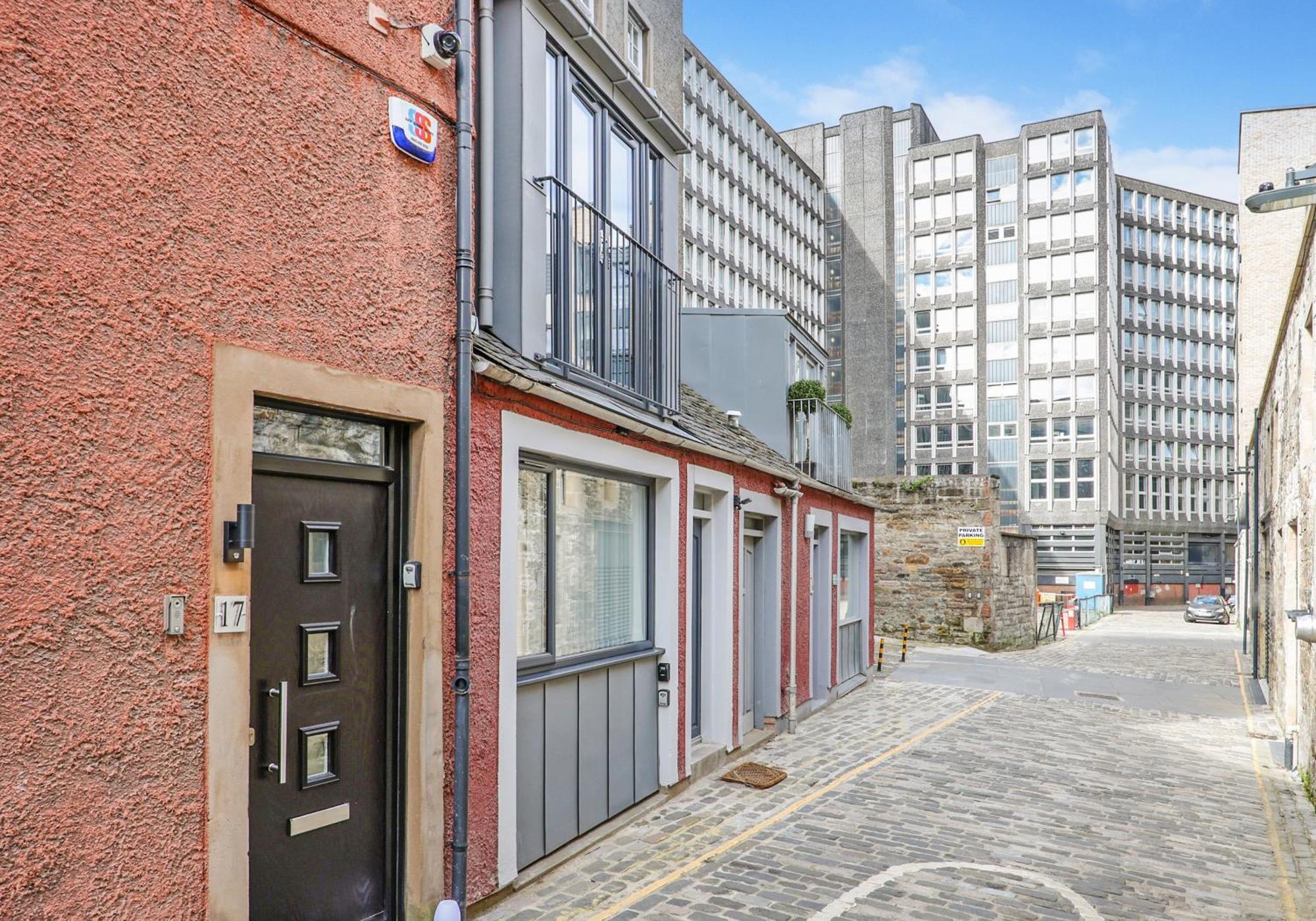 Stylish Mews House Old Town 1-br With Parking Apartment *