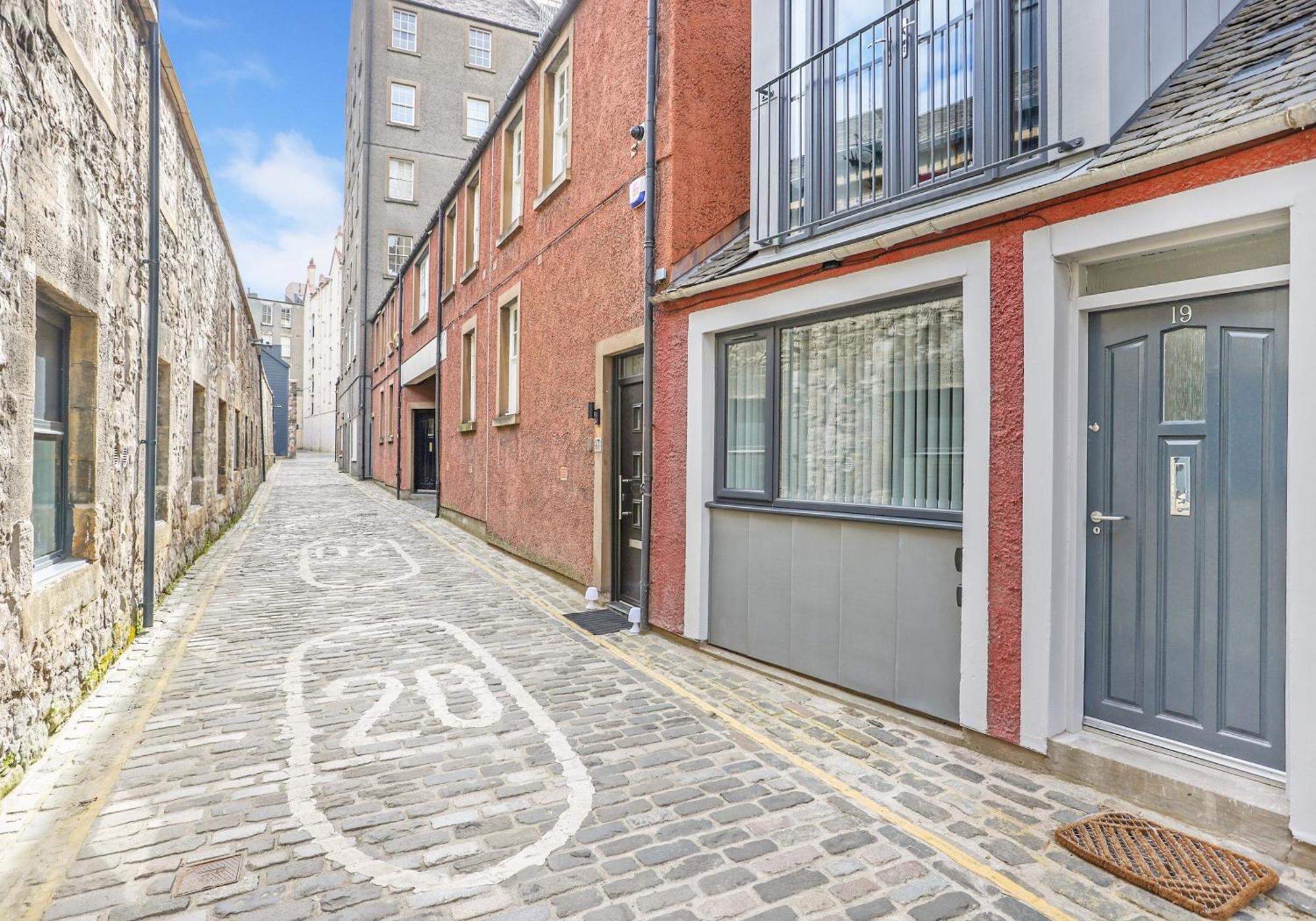 Apartment Stylish Mews House Old Town 1-br With Parking Edinburgh
