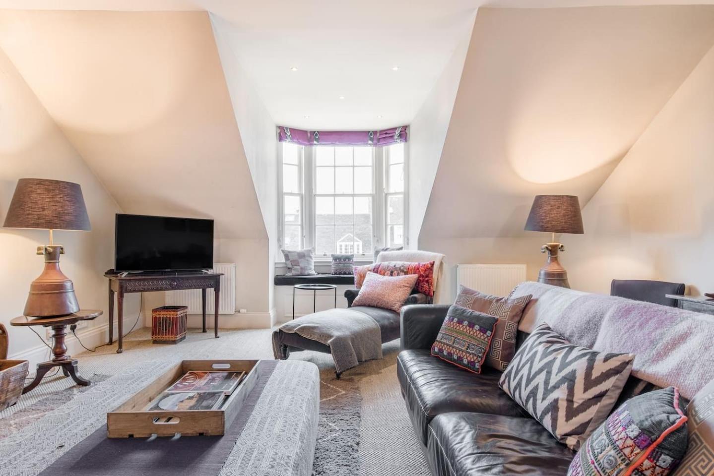 Apartment Super - Georgian Double Upper Flat With Castle Views In New Town *