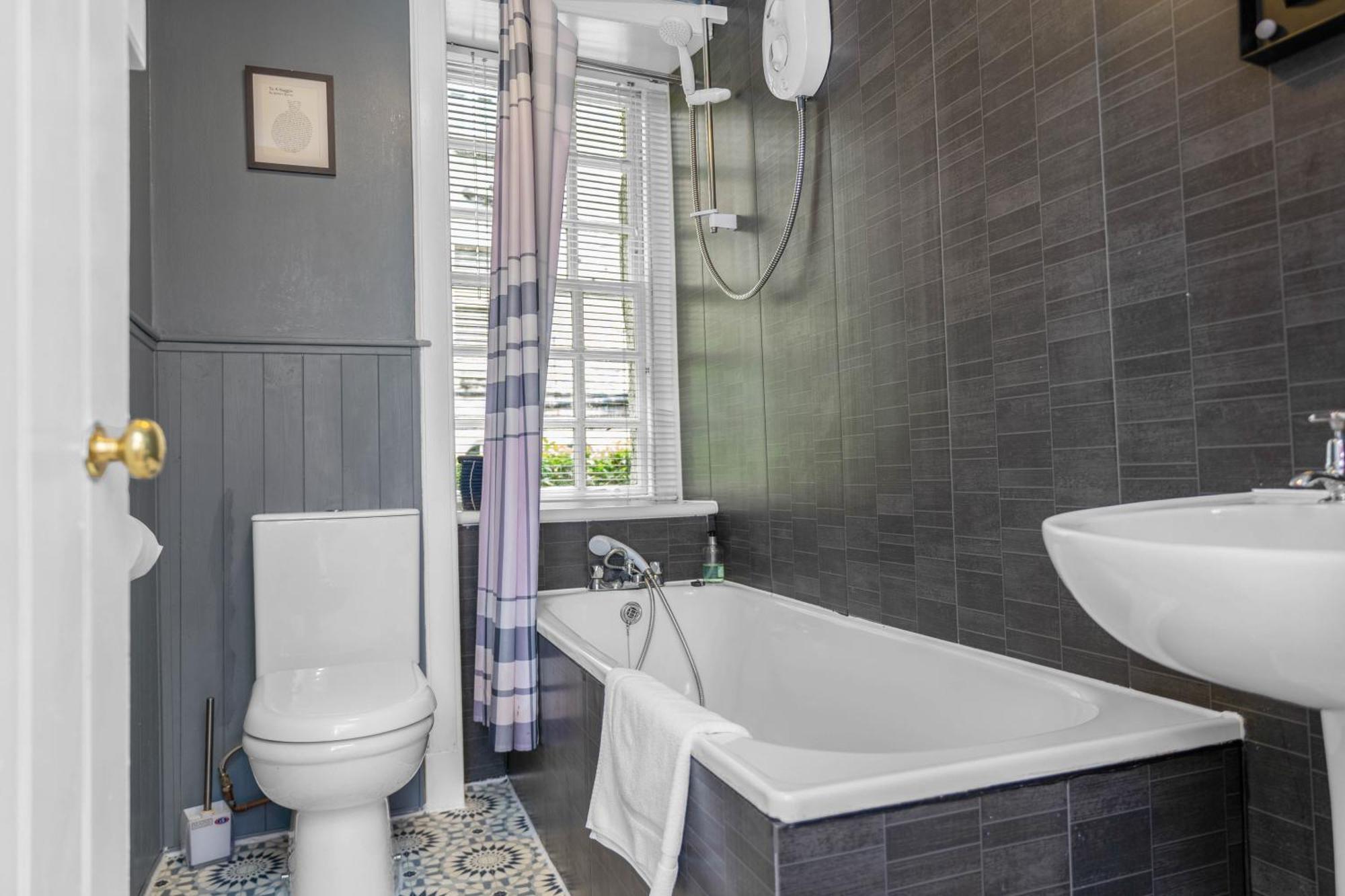 Charming In The Old Town Apartment *