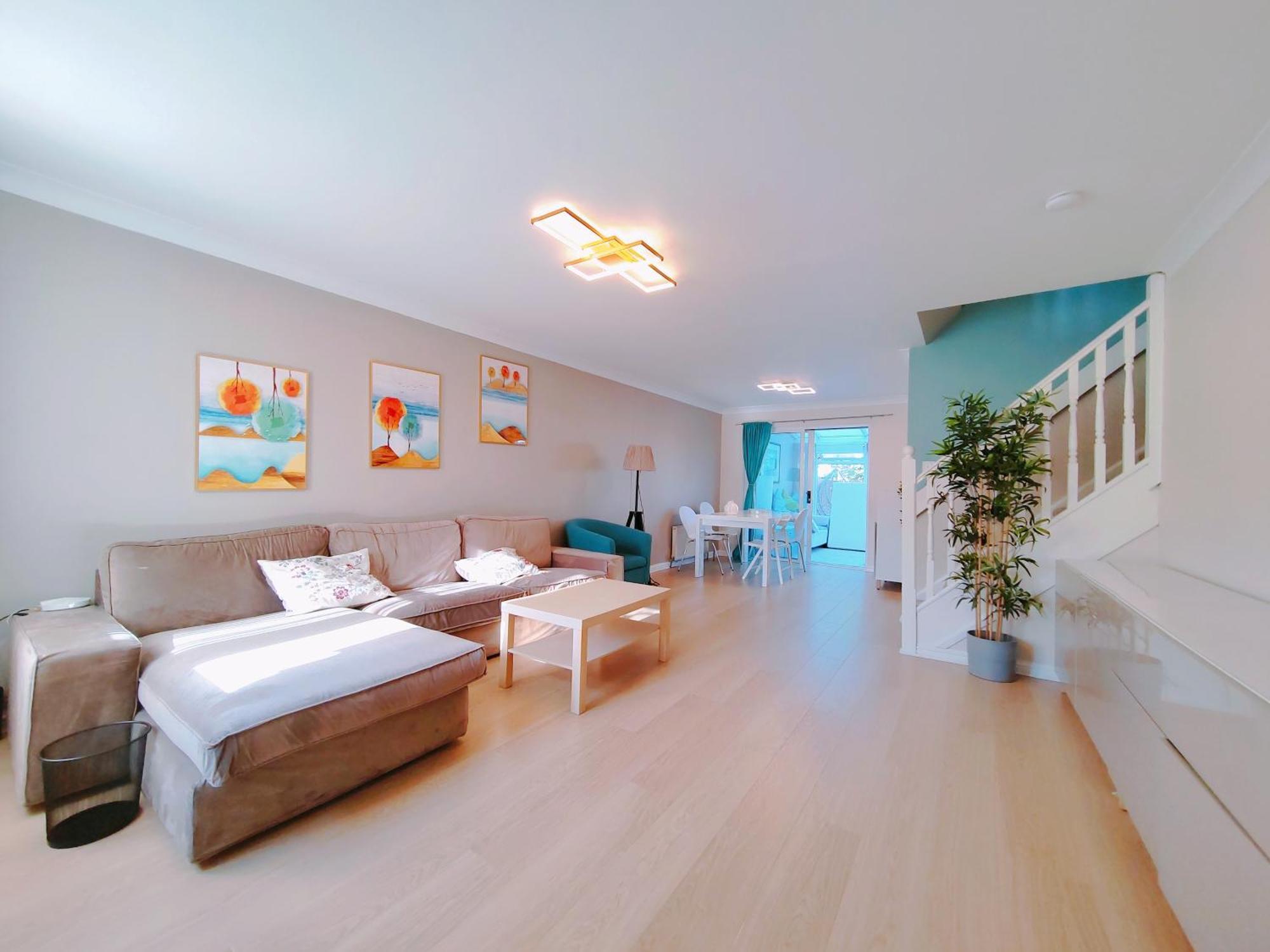 Modern And Spacious Double&king Bedrooms Both With Private Bathrooms
