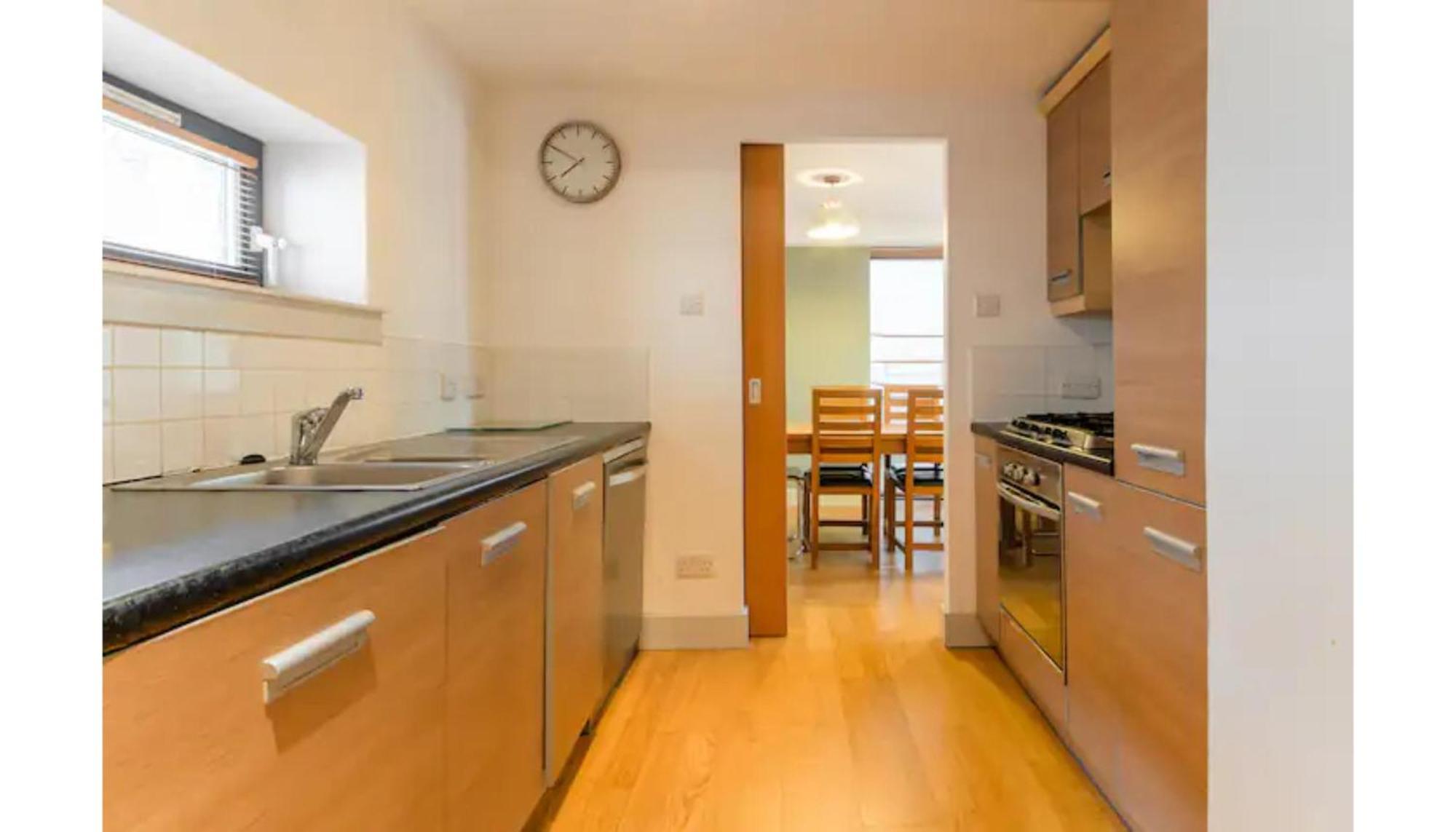 Modern Flat In The Middle Of Old Town Apartment