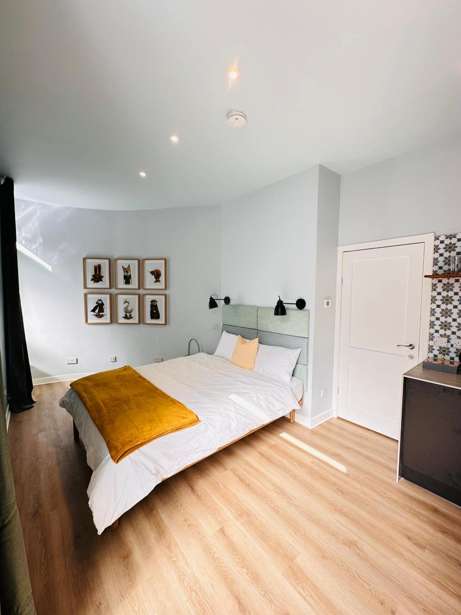 Luxury Modern L L Pet Friendly *