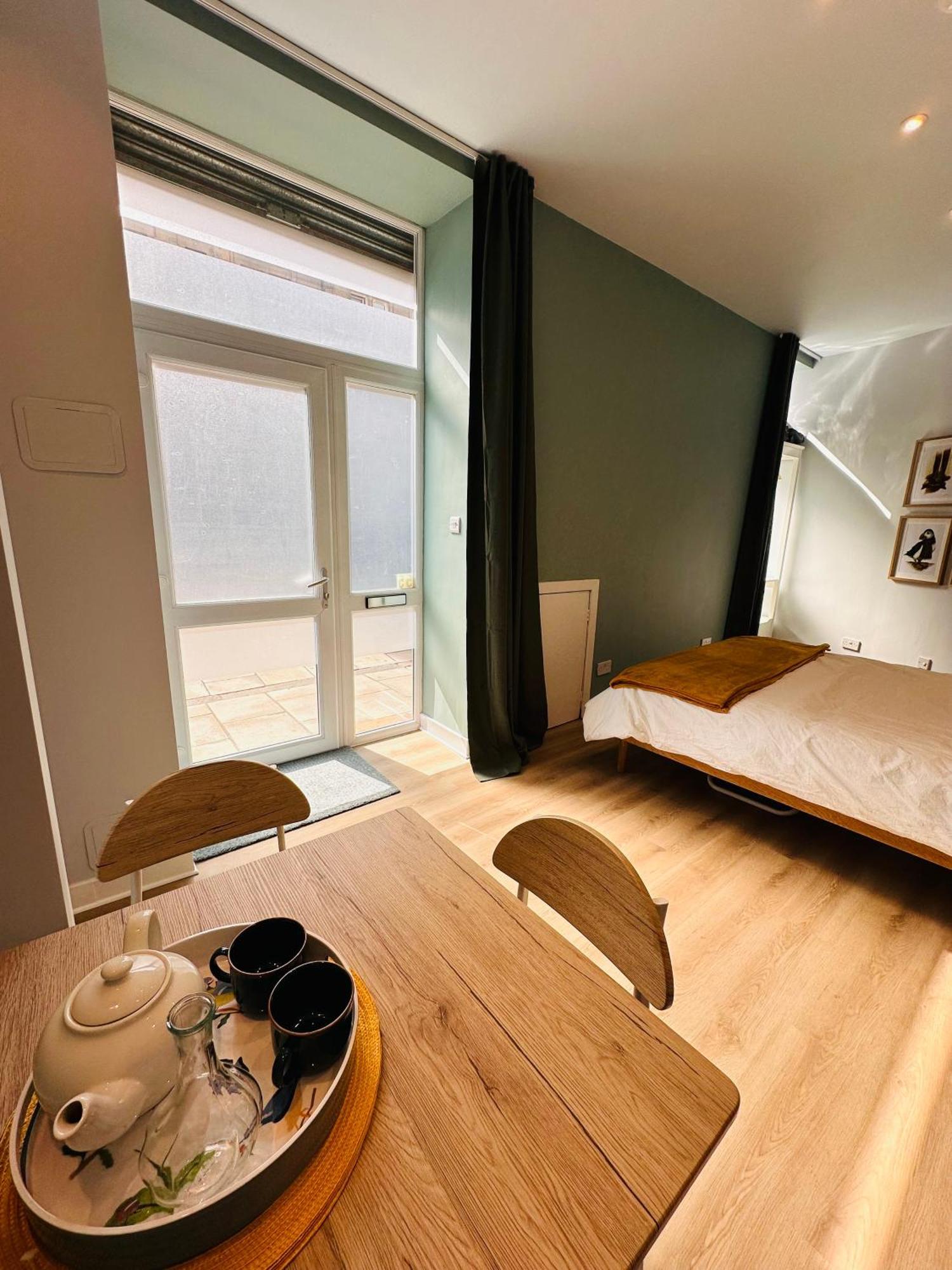 Luxury Modern L L Pet Friendly *
