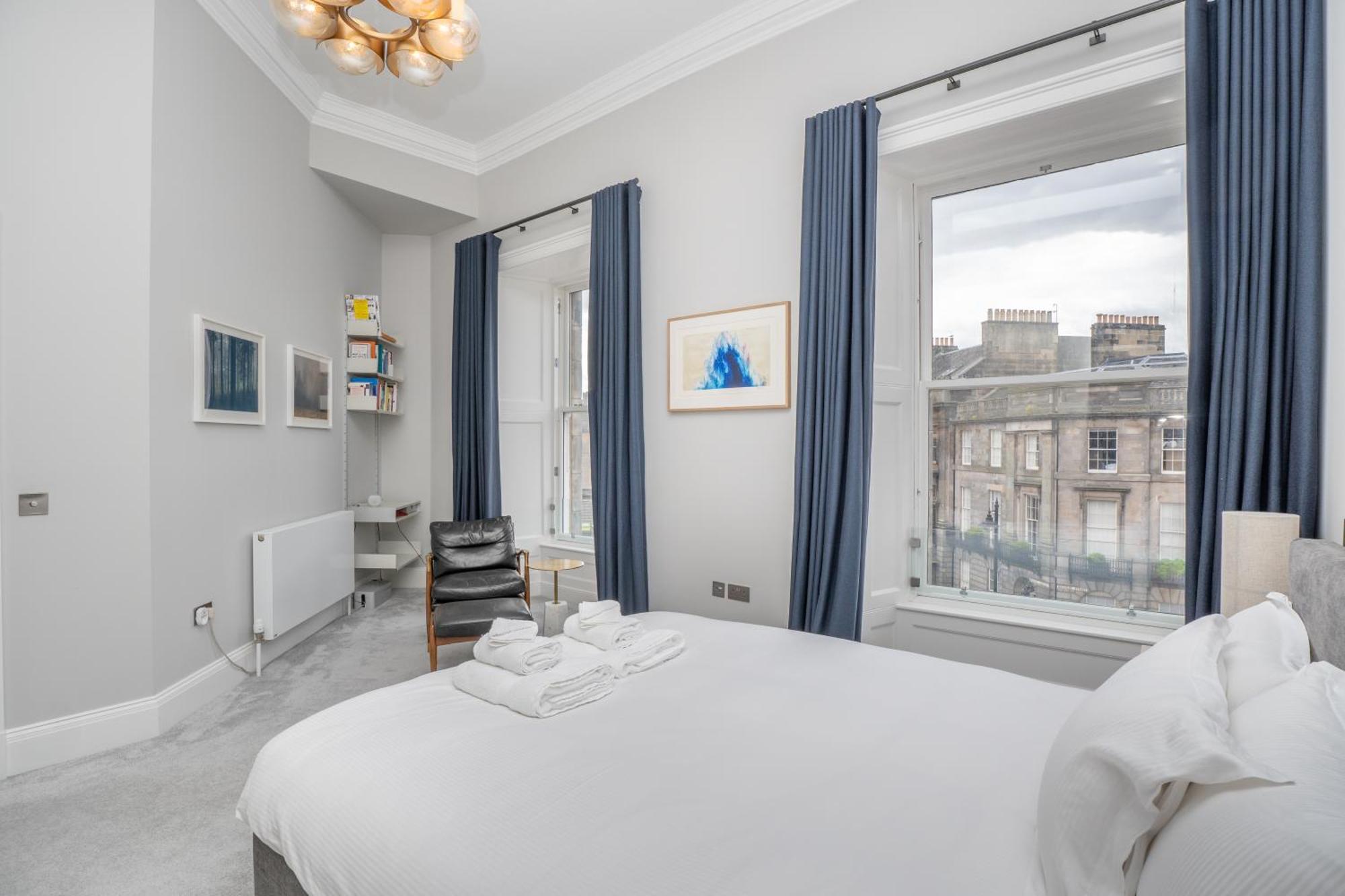 Flat With Majestic Views In West End Wonderland *