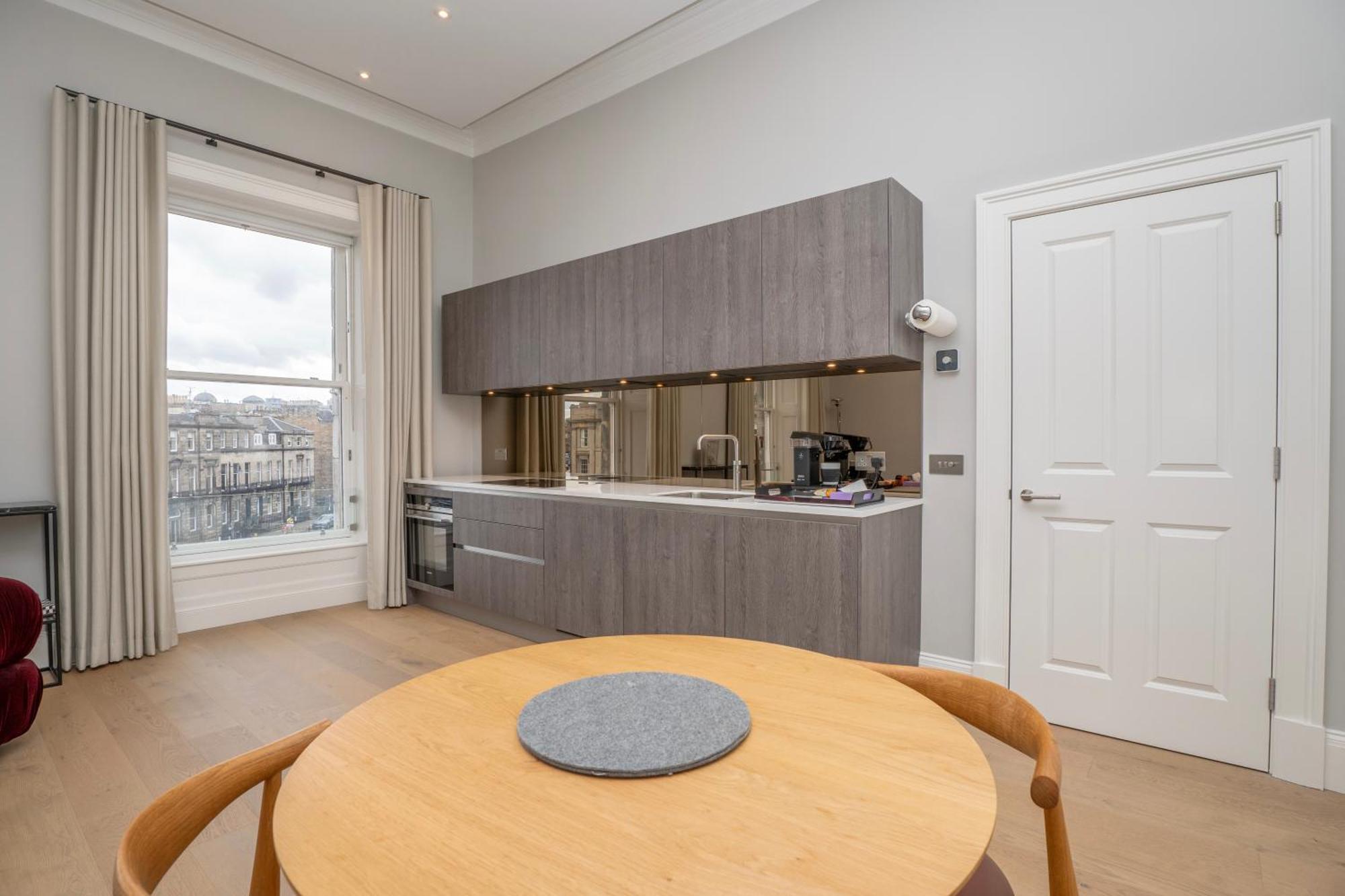 Flat With Majestic Views In West End Wonderland Edinburgh