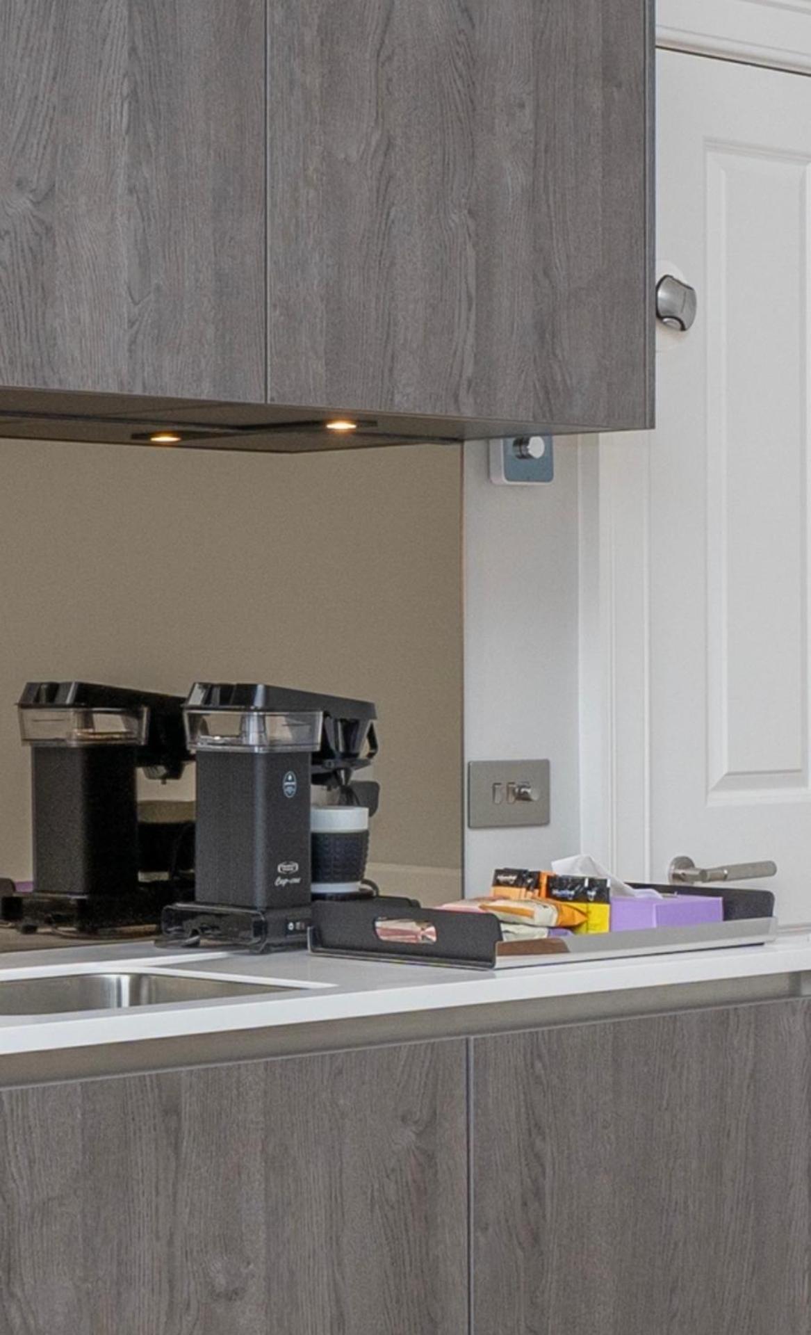 Flat With Majestic Views In West End Wonderland *