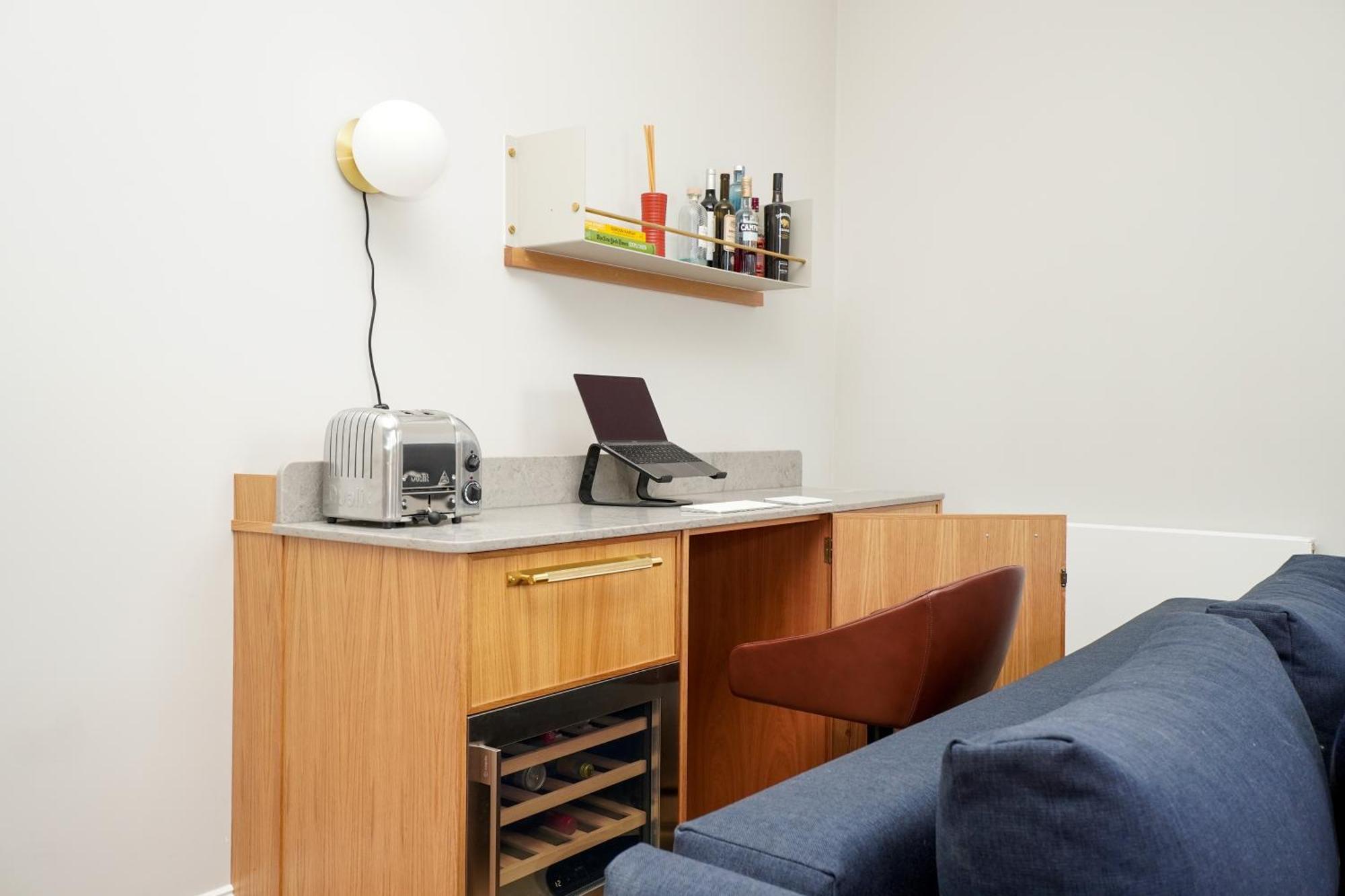 Flat With Majestic Views In West End Wonderland Apartment