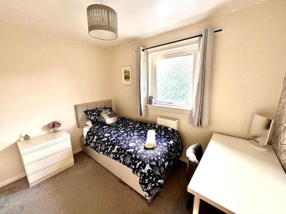 Three Bedroom House * Edinburgh
