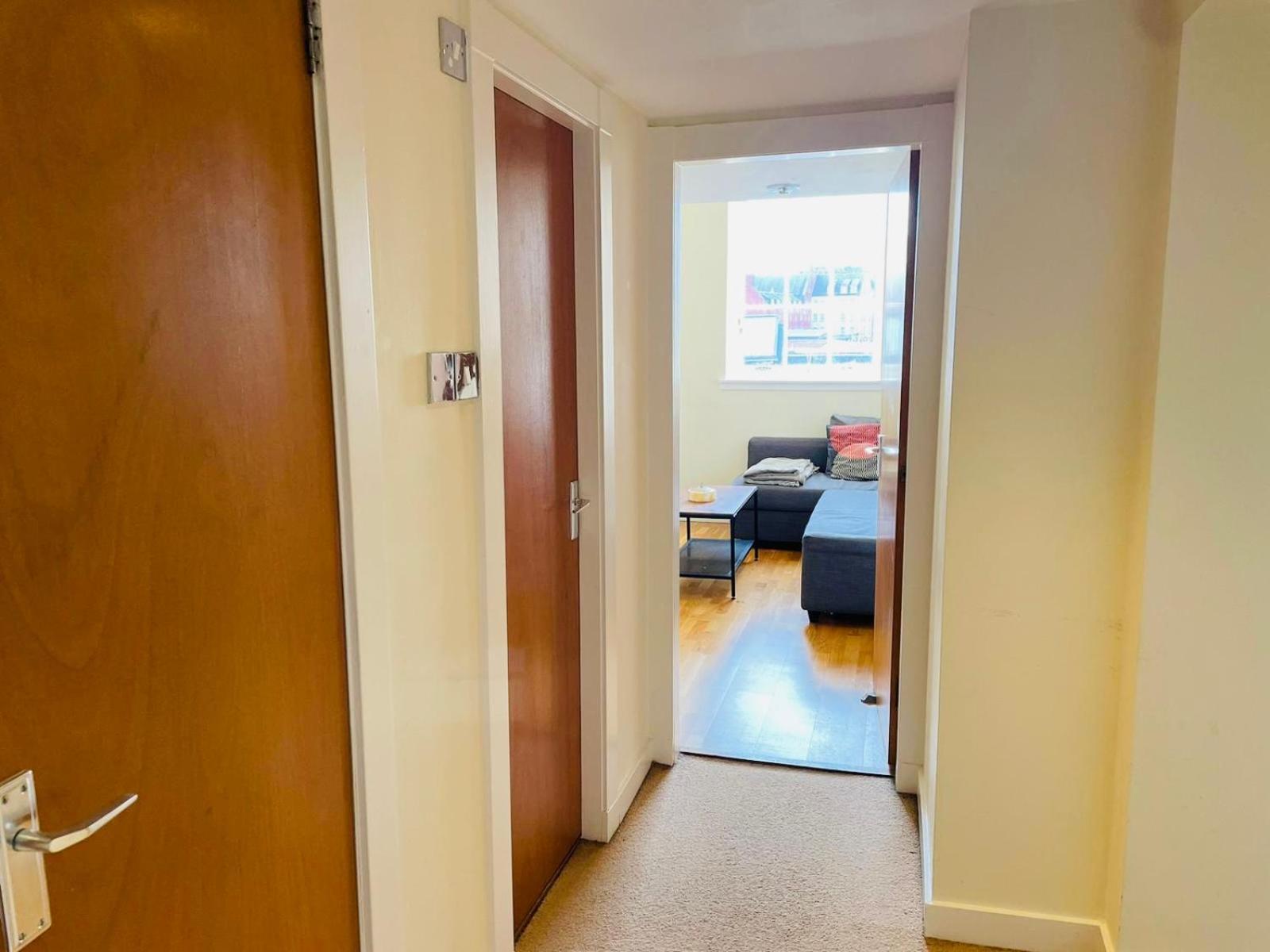 City Centre Duplex With Stunning City Skyline Views *