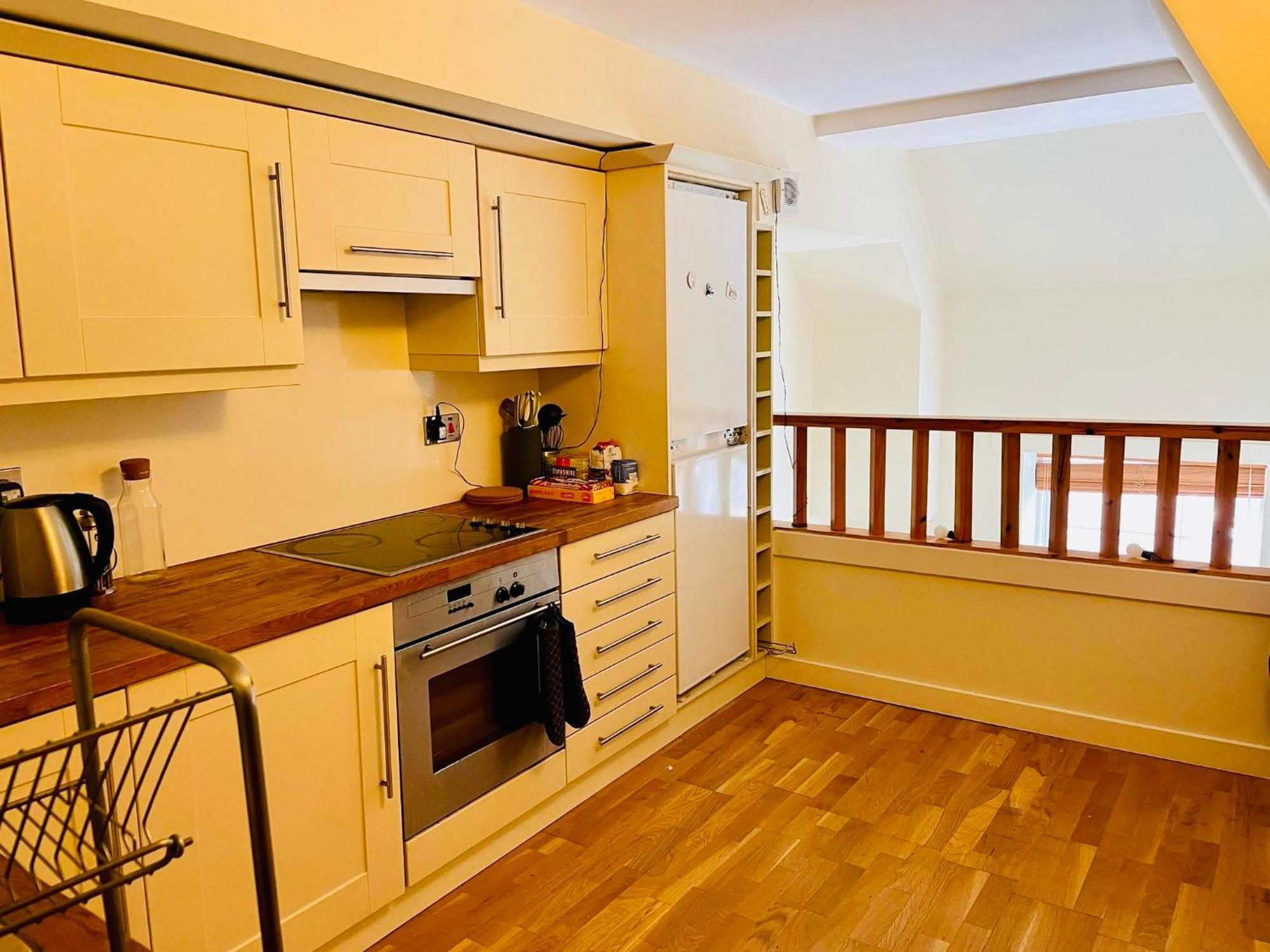 Apartment City Centre Duplex With Stunning City Skyline Views *