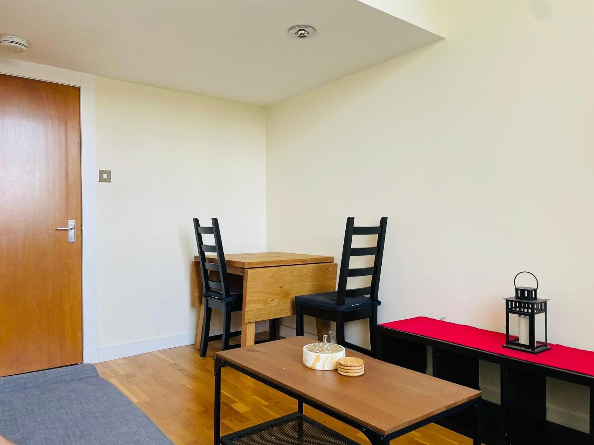 City Centre Duplex With Stunning City Skyline Views Apartment *