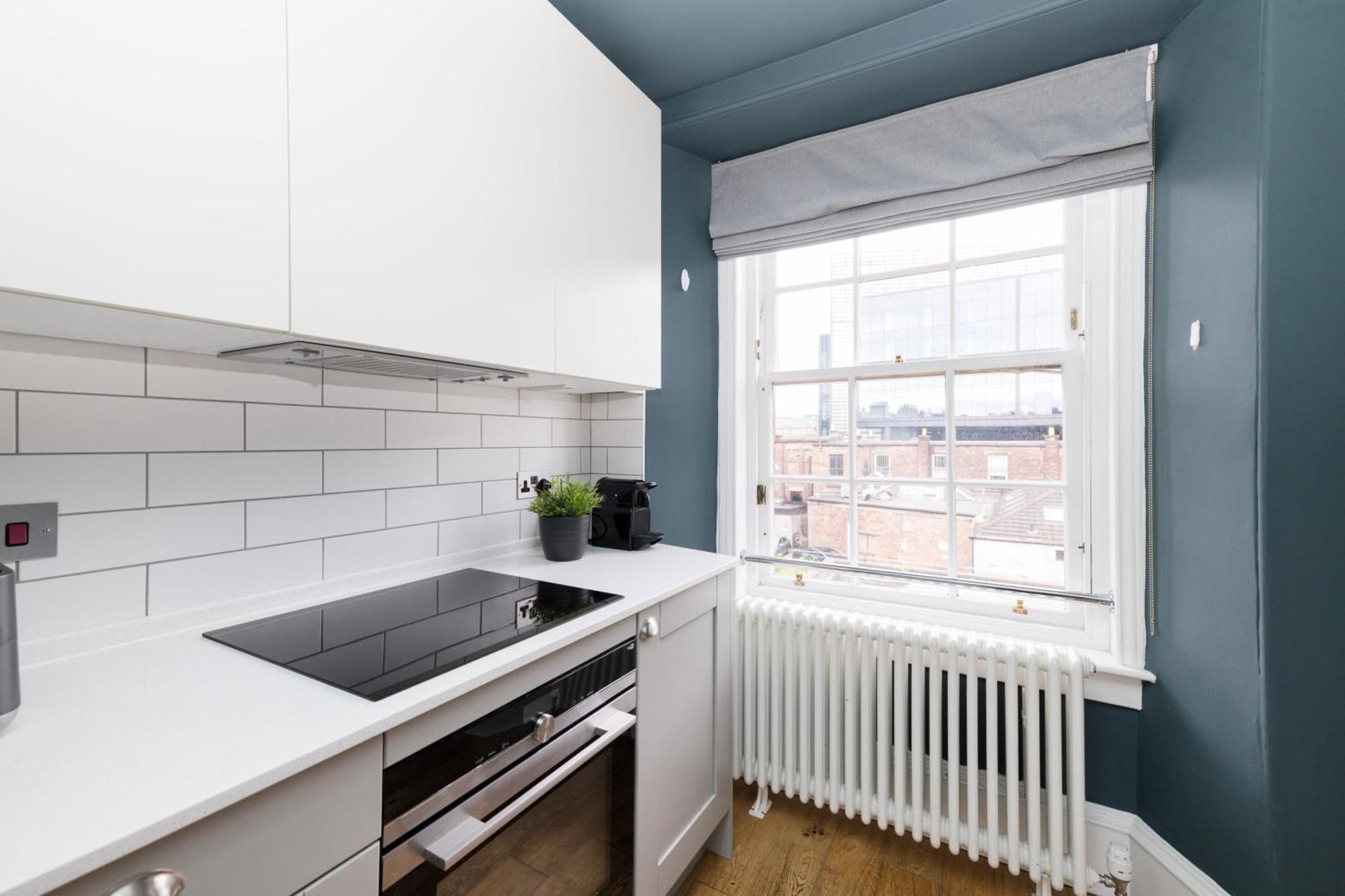 Joivy Spacious 2br Apt, Moments From West End *