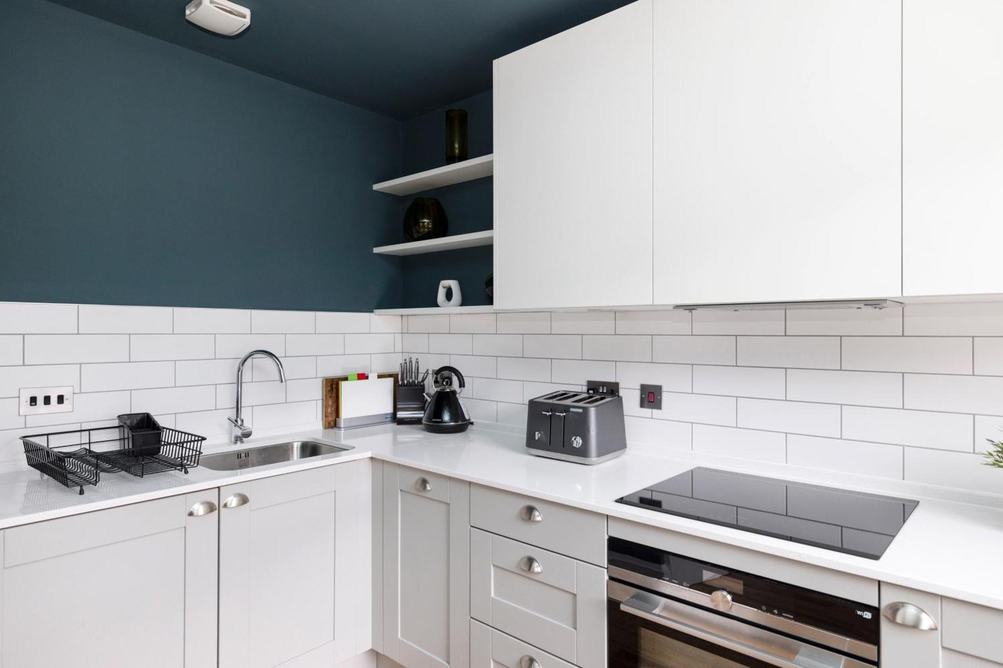 Joivy Spacious 2br Apt, Moments From West End Edinburgh