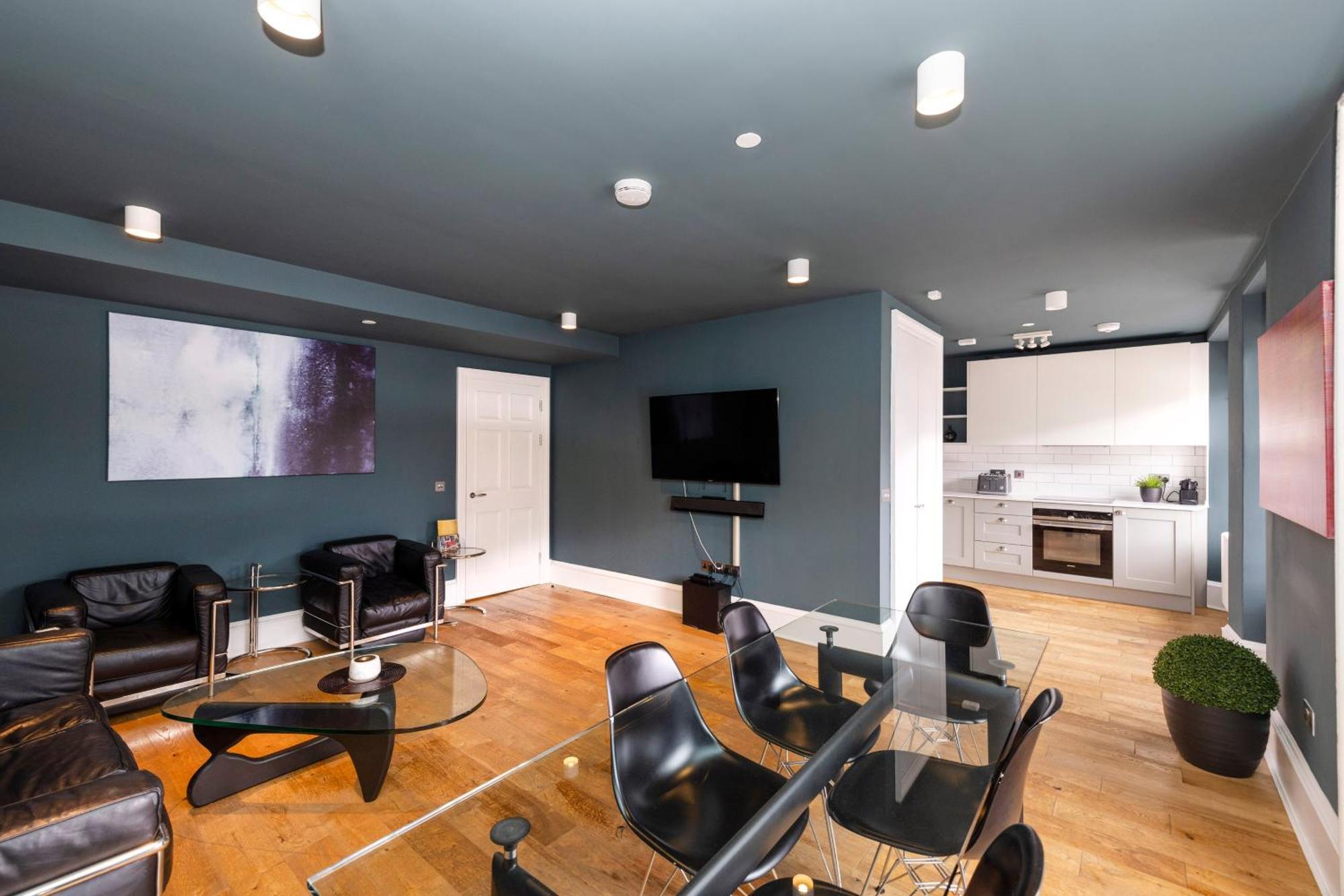 Joivy Spacious 2br Apt, Moments From West End