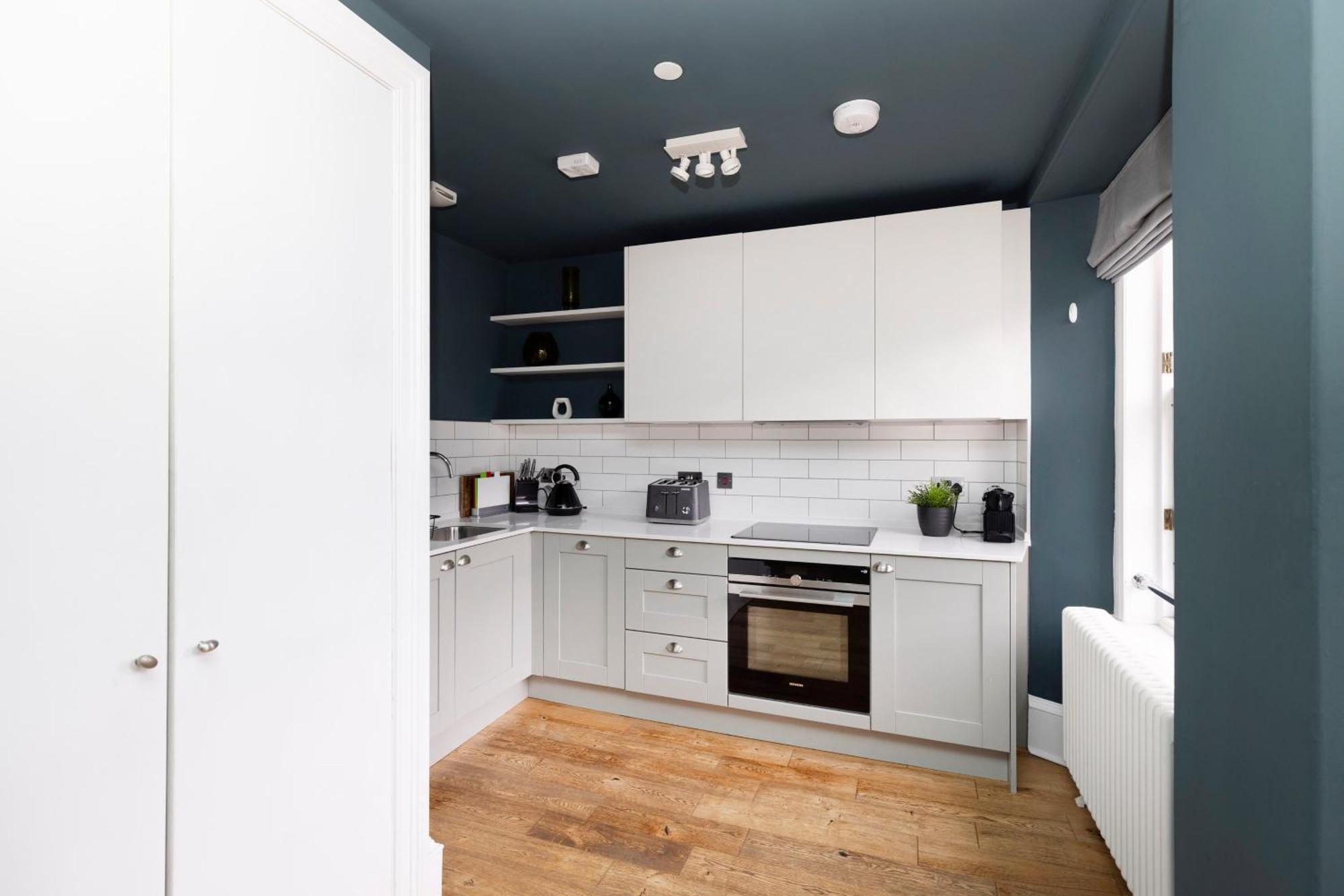 Joivy Spacious 2br Apt, Moments From West End Apartment *