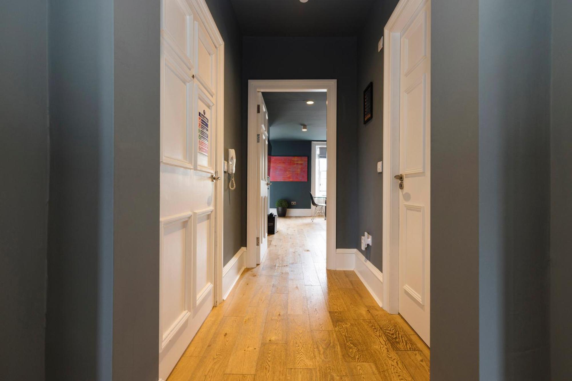 Joivy Spacious 2br Apt, Moments From West End *