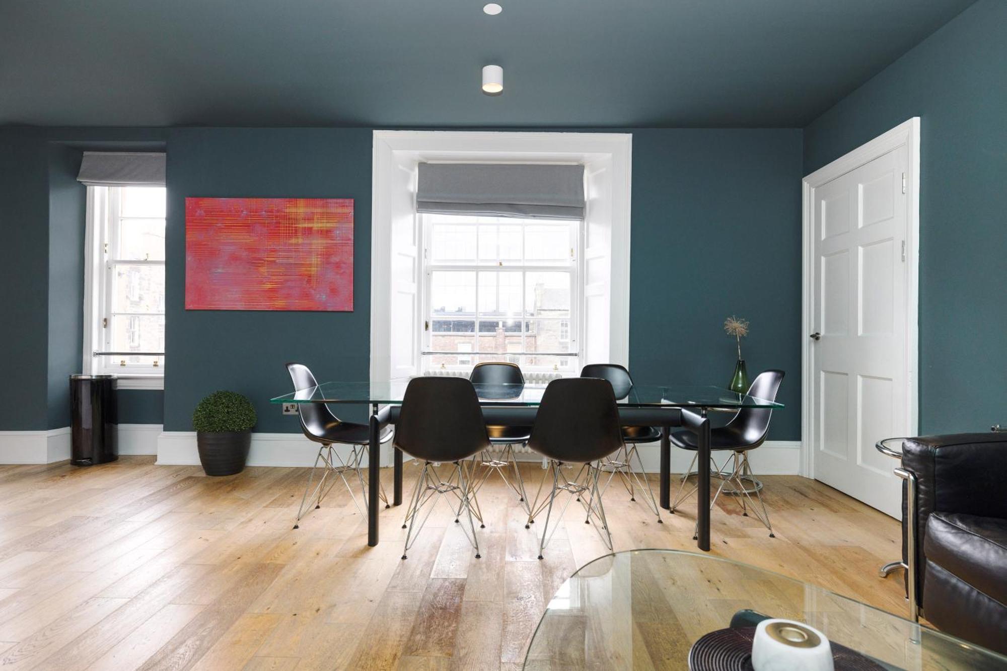 Joivy Spacious 2br Apt, Moments From West End Edinburgh