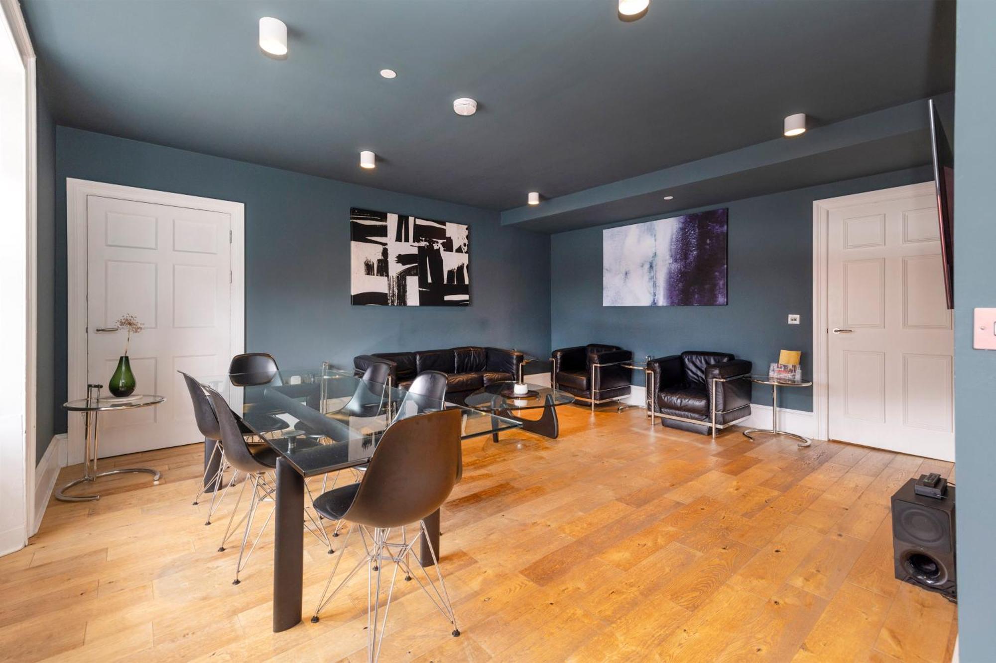 Joivy Spacious 2br Apt, Moments From West End Apartment