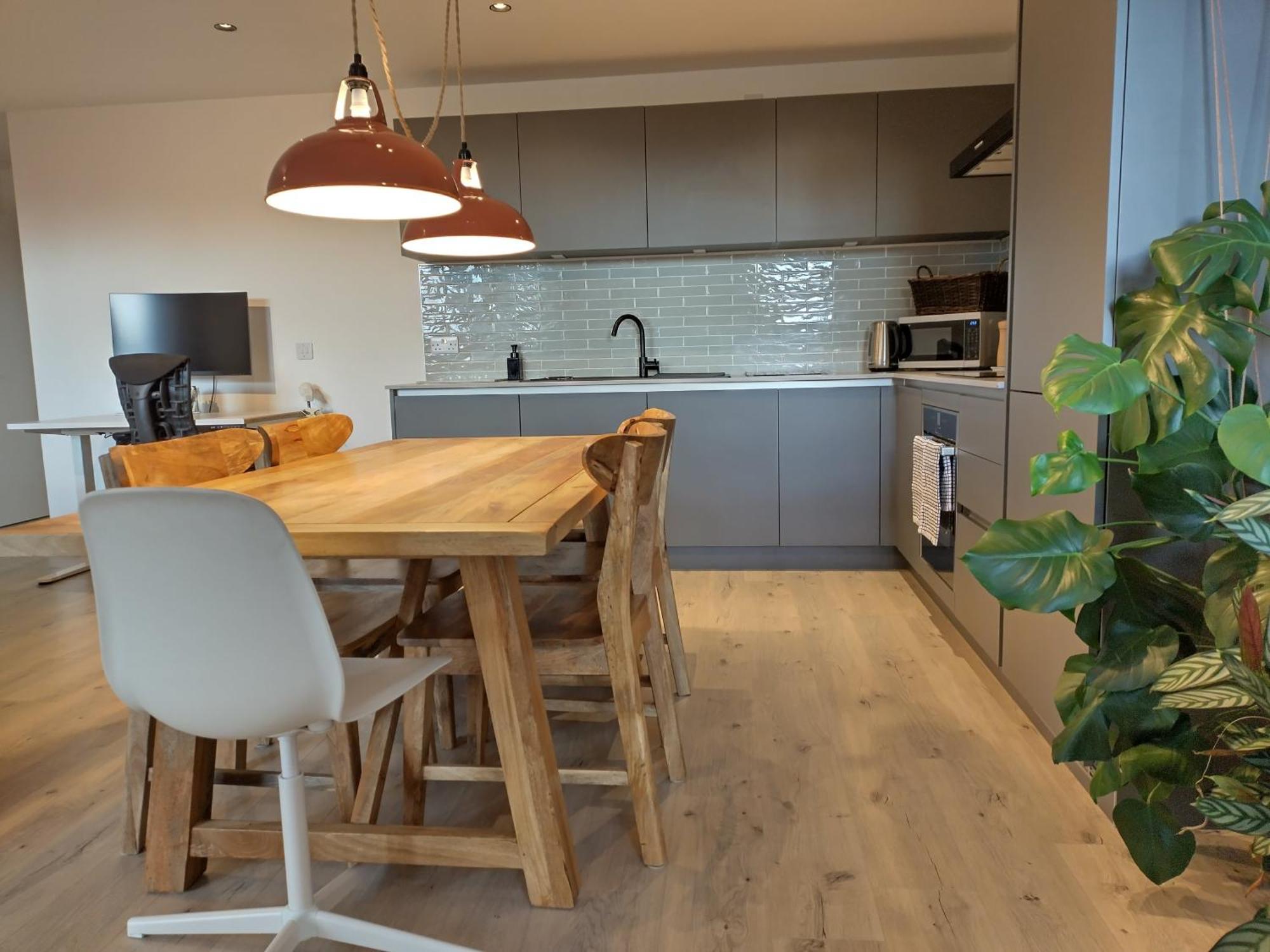Amazing Water Of Leith View In Leith Apartment
