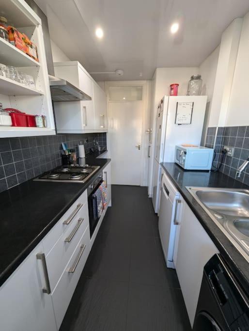 Apartment Lovely 3-bed Flat *