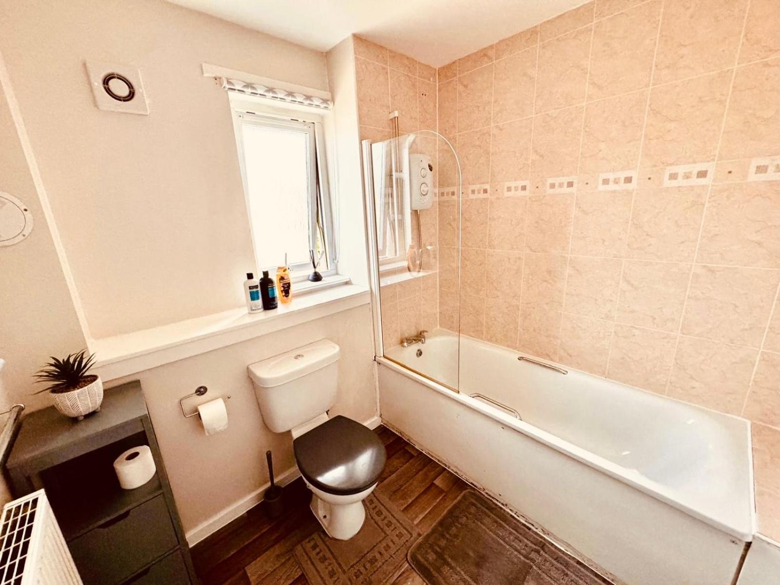 Three Bedroom House * Edinburgh