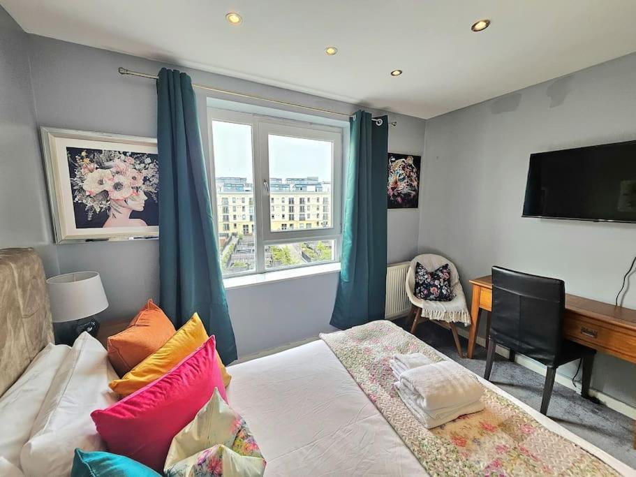 4 Separate Beds, Sleeps 6, Beautiful 2 Bed * Edinburgh
