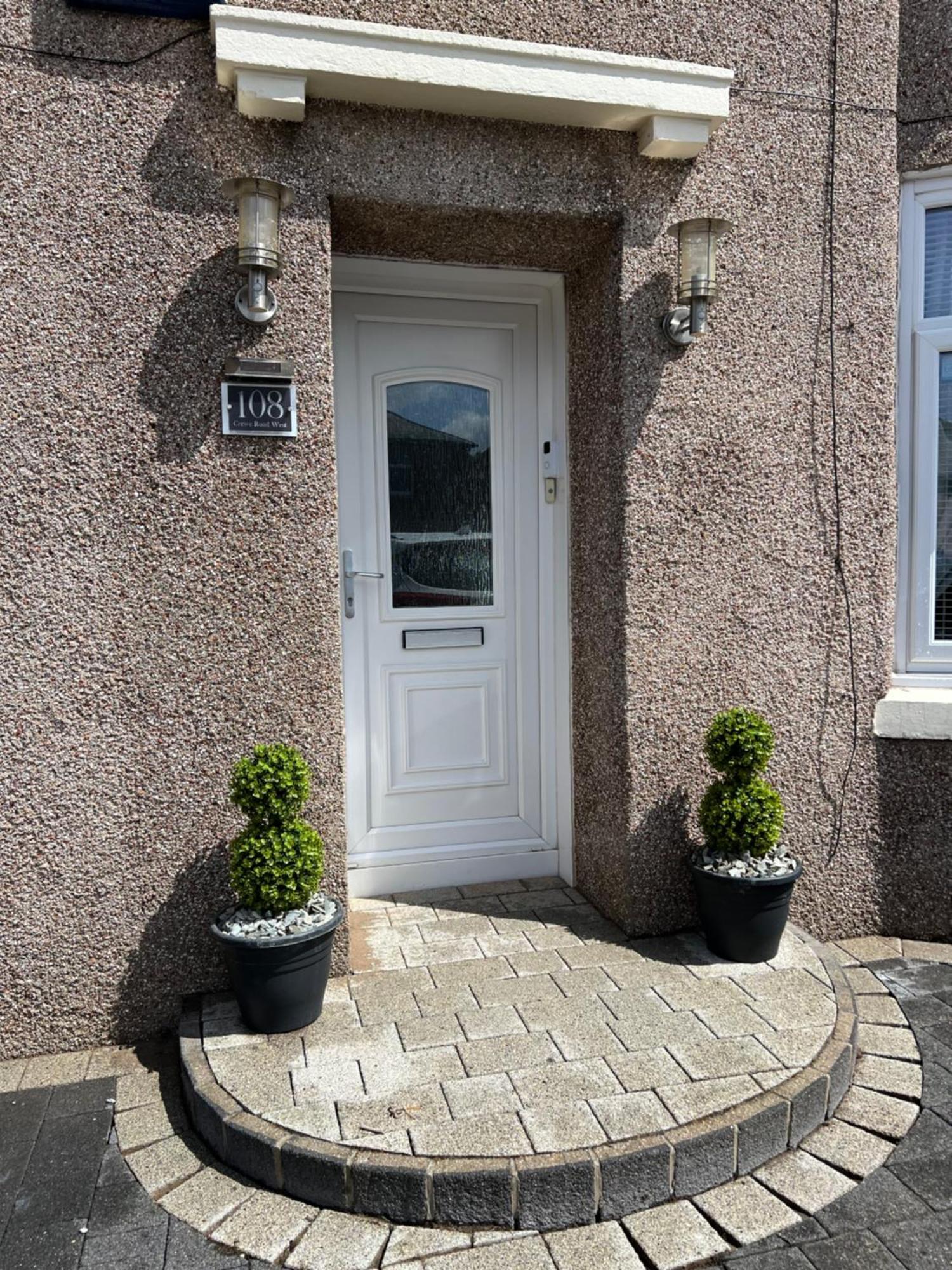 Crewe - 2 Bed, Free Off Street Parking And Private Garden EDI
