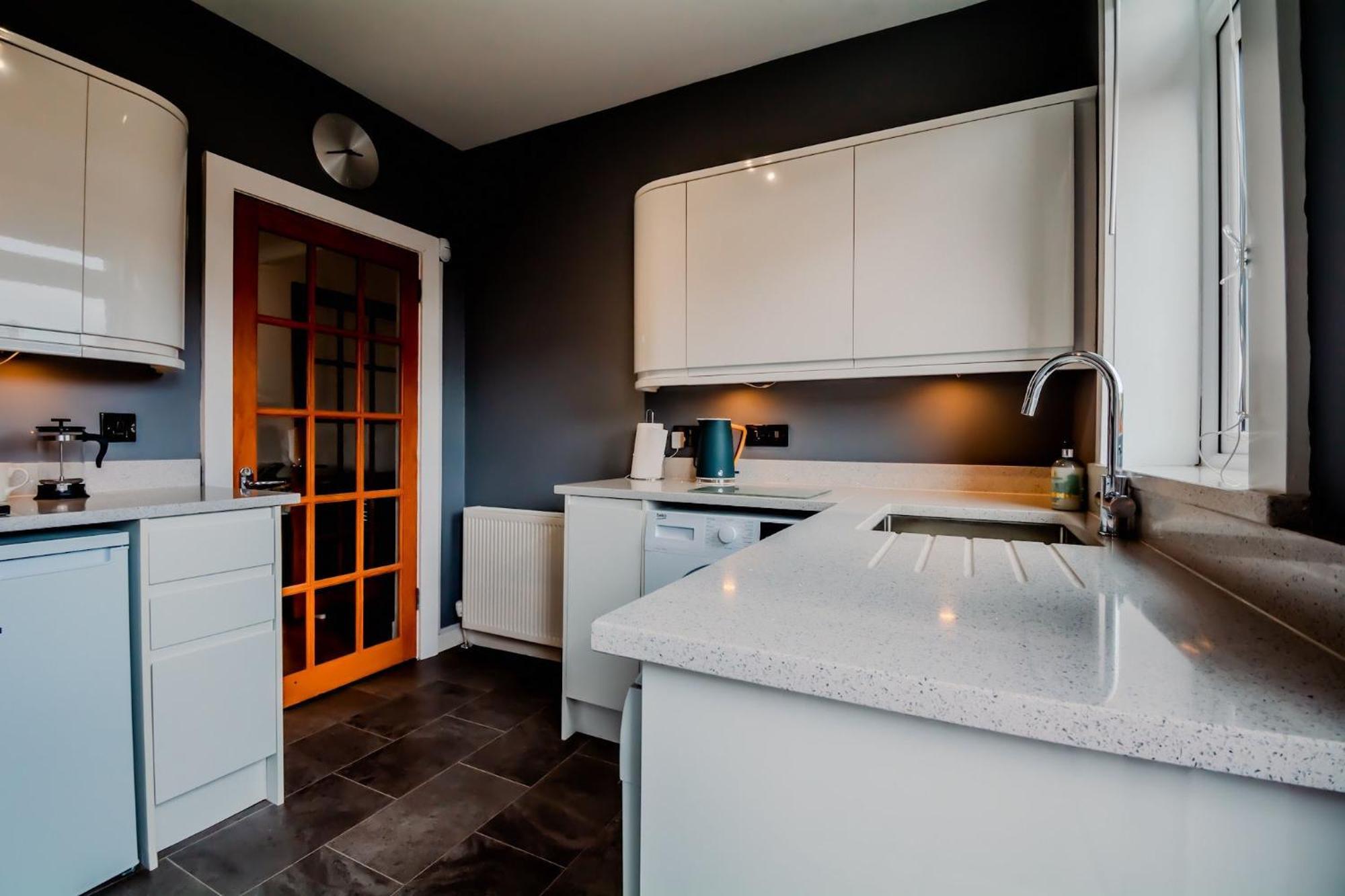 Crewe - 2 Bed, Free Off Street Parking And Private Garden EDI