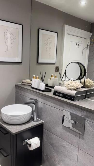 A Luxurious Wee Retreat On The Royal Mile Old Town