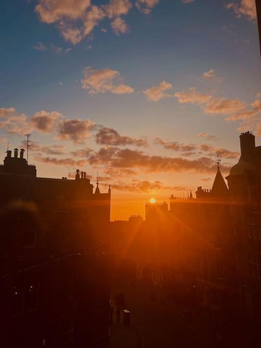 A Luxurious Wee Retreat On The Royal Mile Old Town *