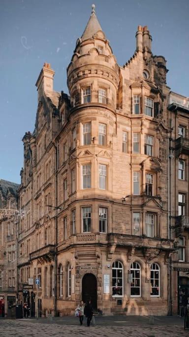 A Luxurious Wee Retreat On The Royal Mile Old Town Apartment