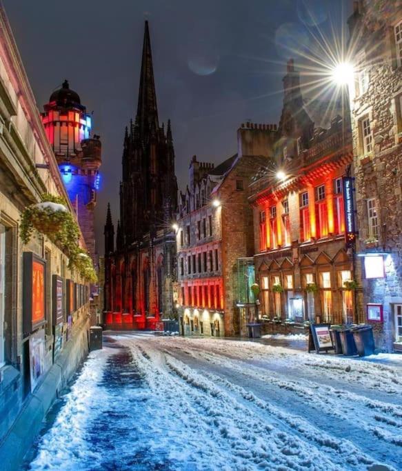 A Luxurious Wee Retreat On The Royal Mile Old Town