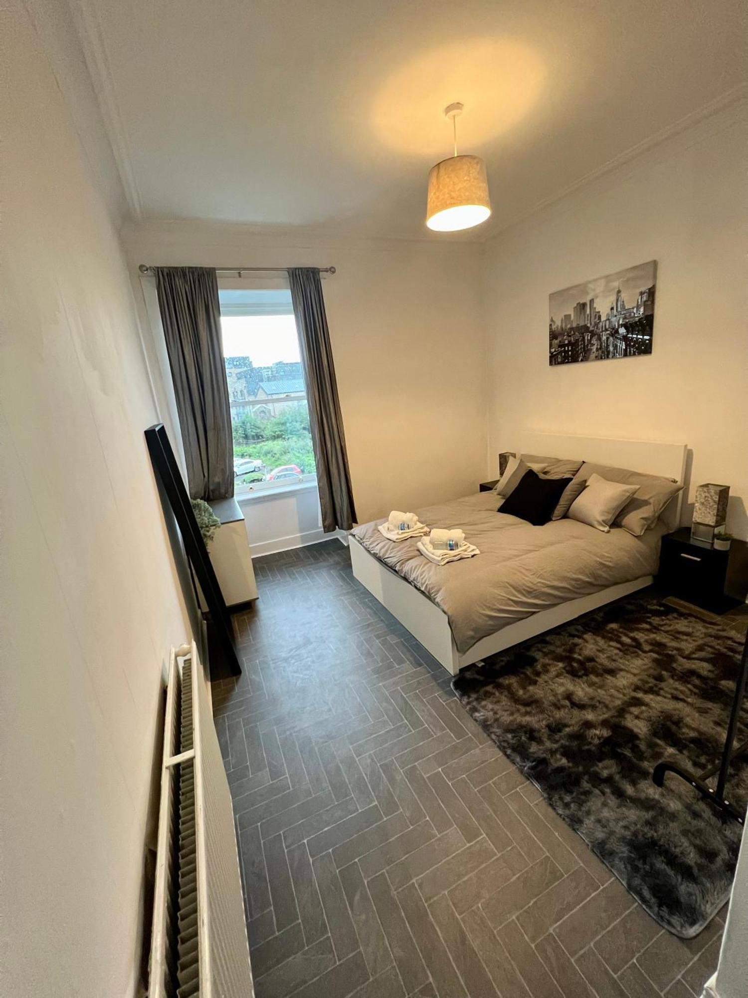 2 Bed Flat In * EDI