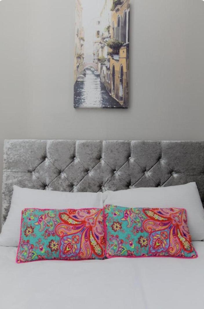 Bright And Homely Near Holyrood - City Centre Edinburgh