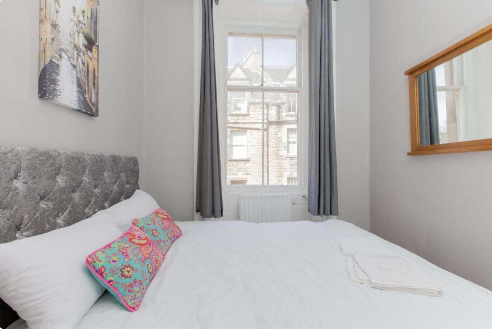 Bright And Homely Near Holyrood - City Centre Apartment *