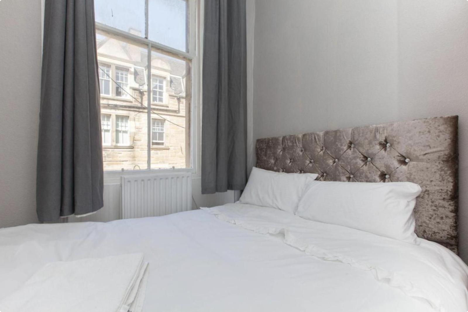 Bright And Homely Near Holyrood - City Centre Apartment Edinburgh